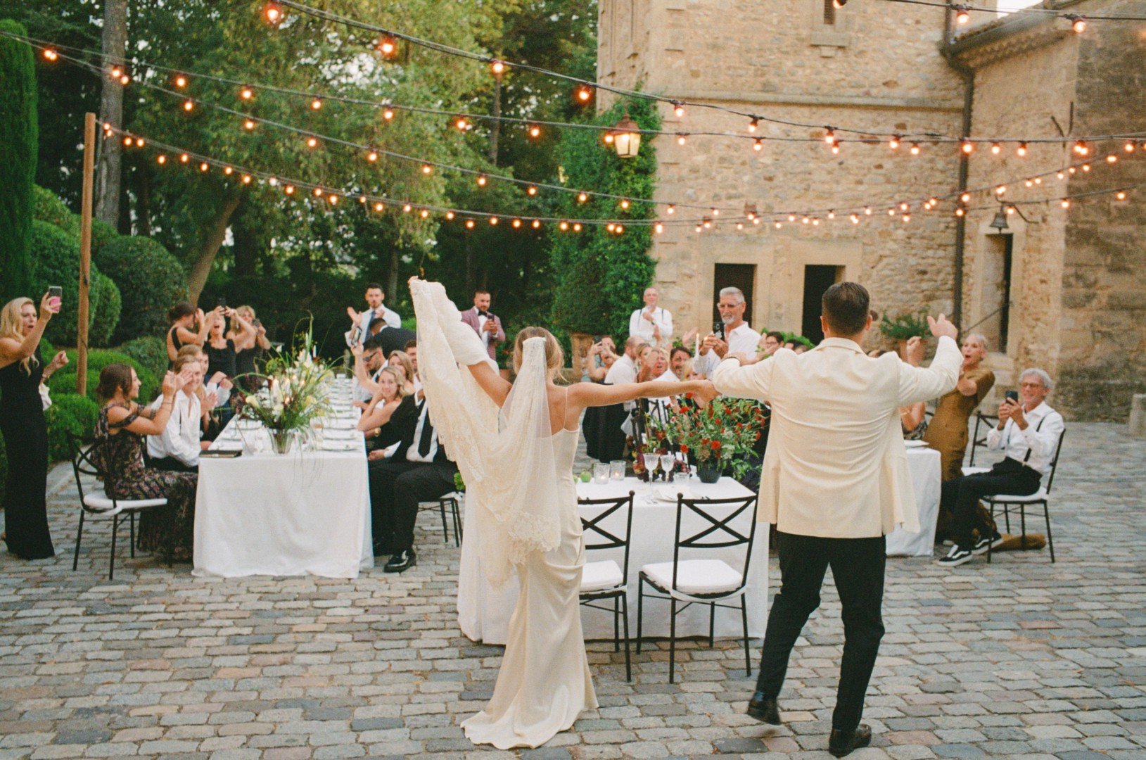 micro wedding in France party