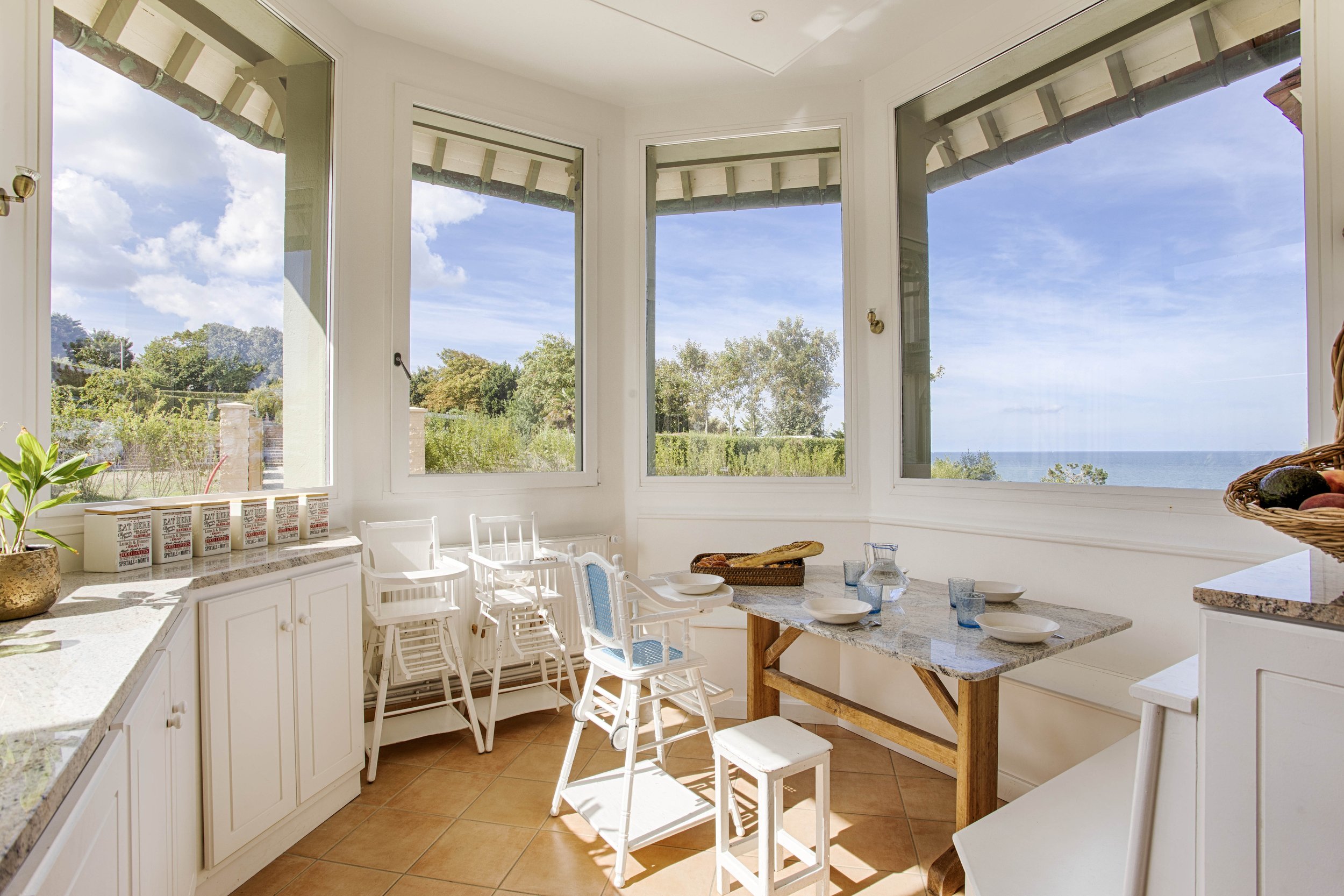 villa deauville kitchen