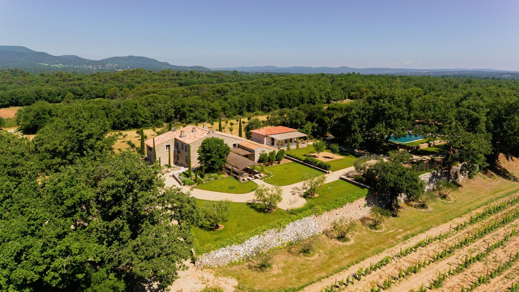 luxury wedding in saint maximin