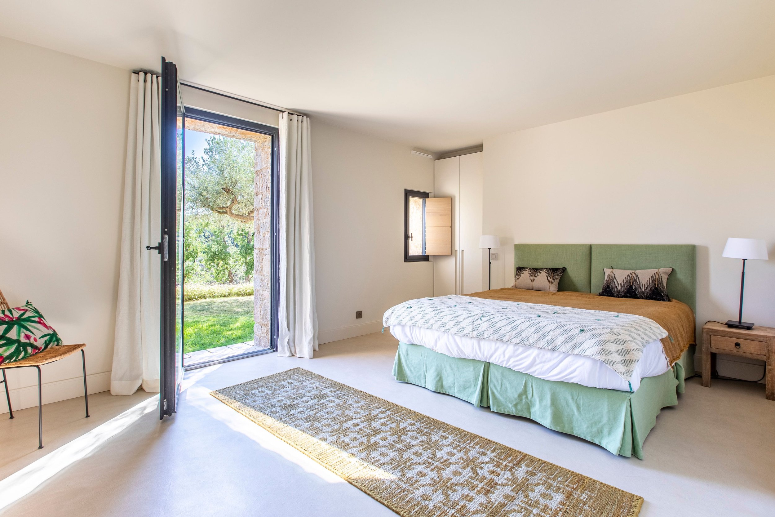 villa beauvallon bedroom