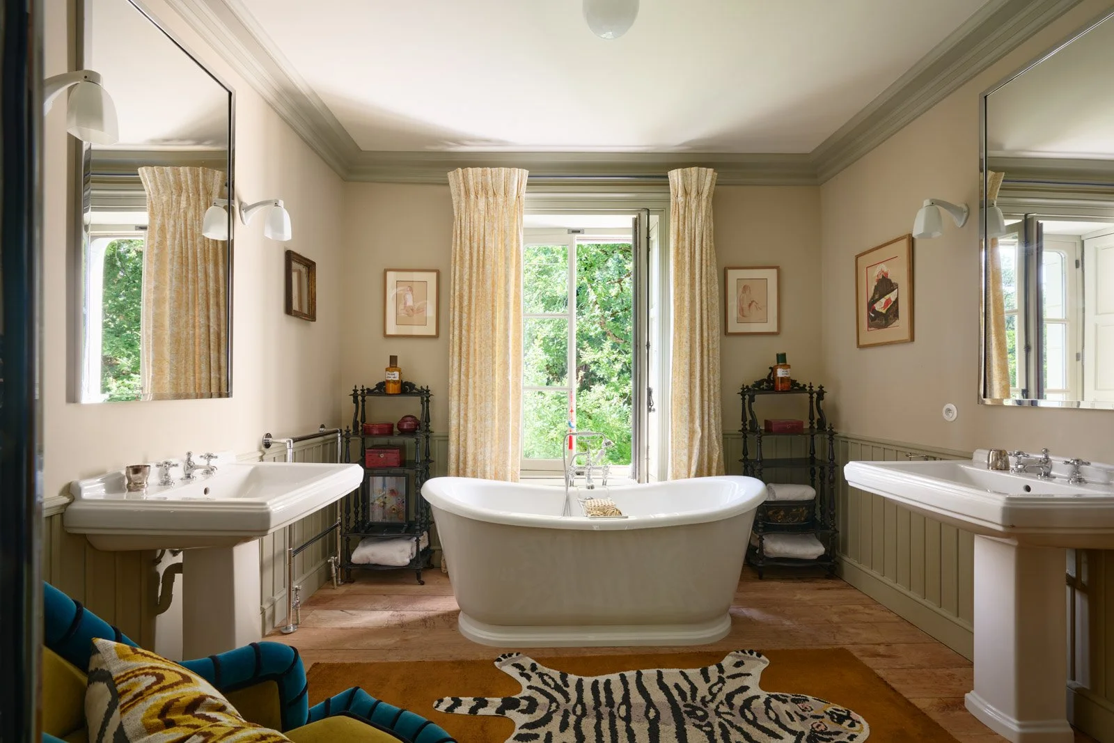 Luxury villa in Loire near Paris