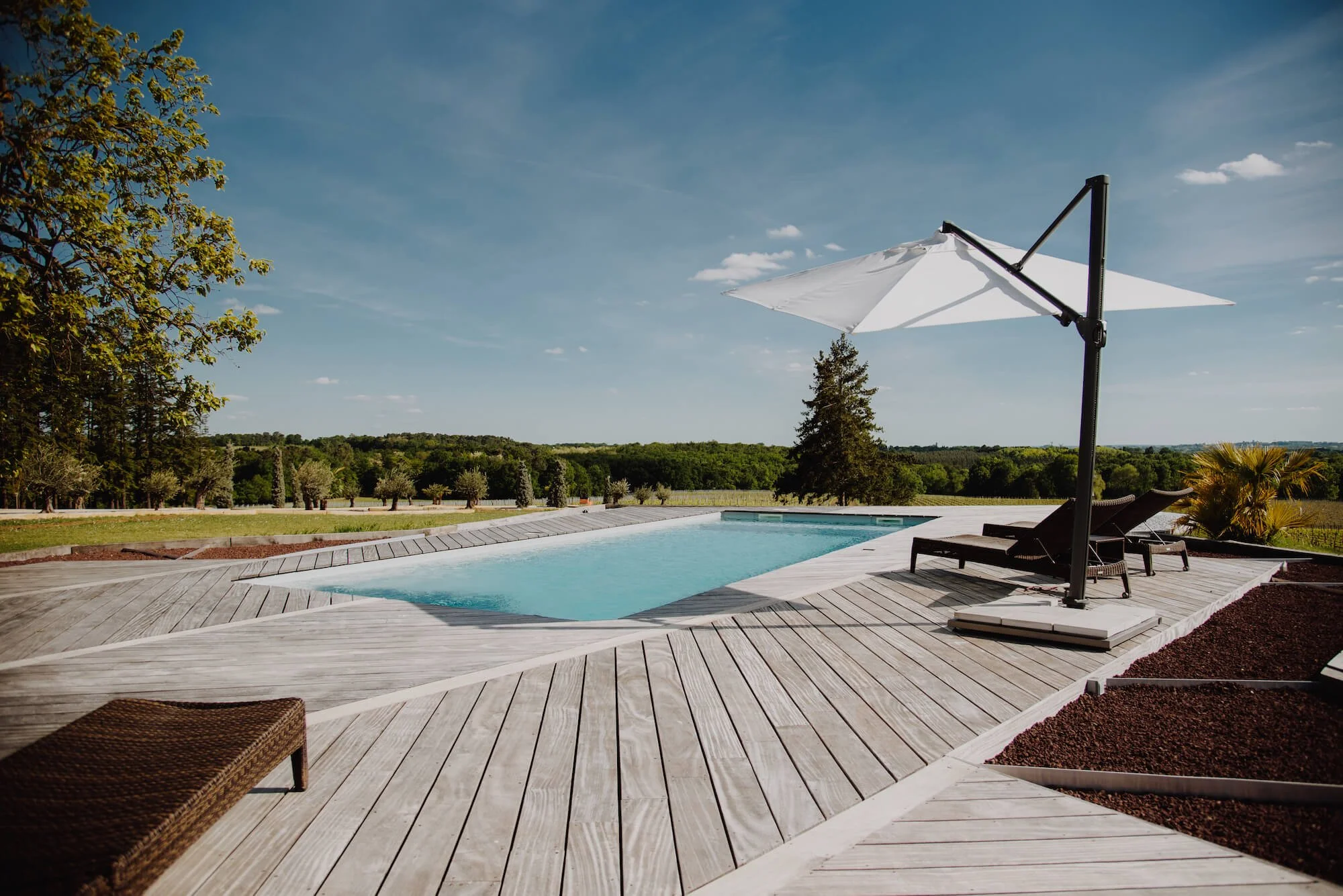 Gironde luxury villa outdoor pool
