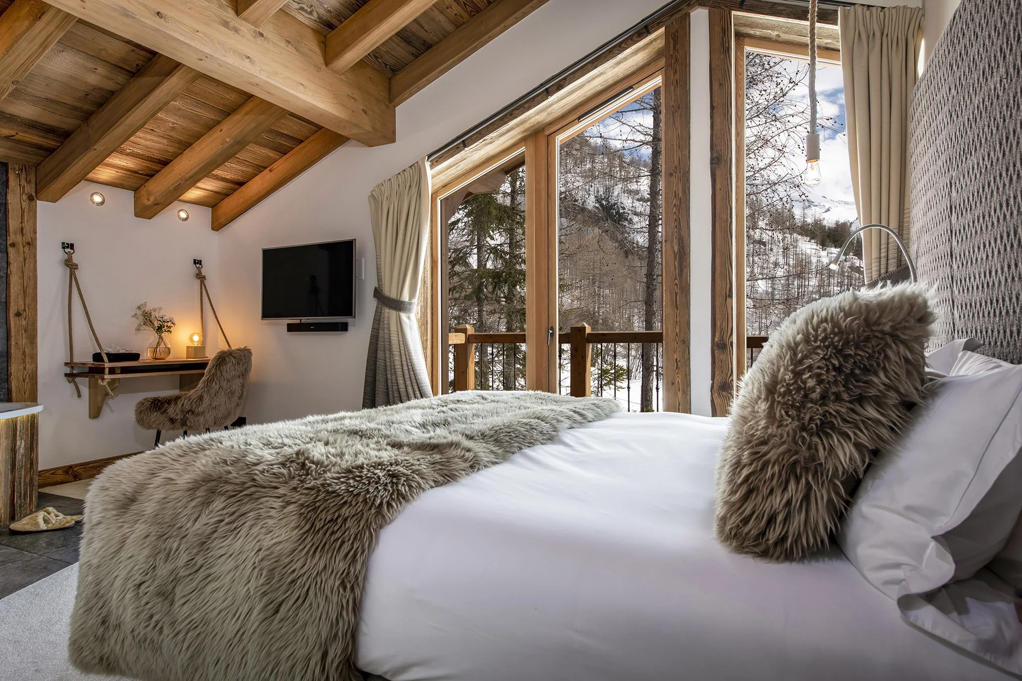 La Balme Val d'Isere bedroom