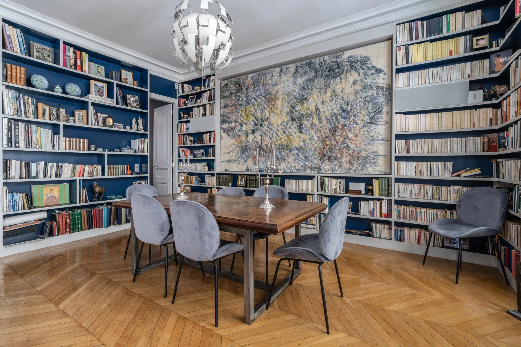 paris corporate housing dining room