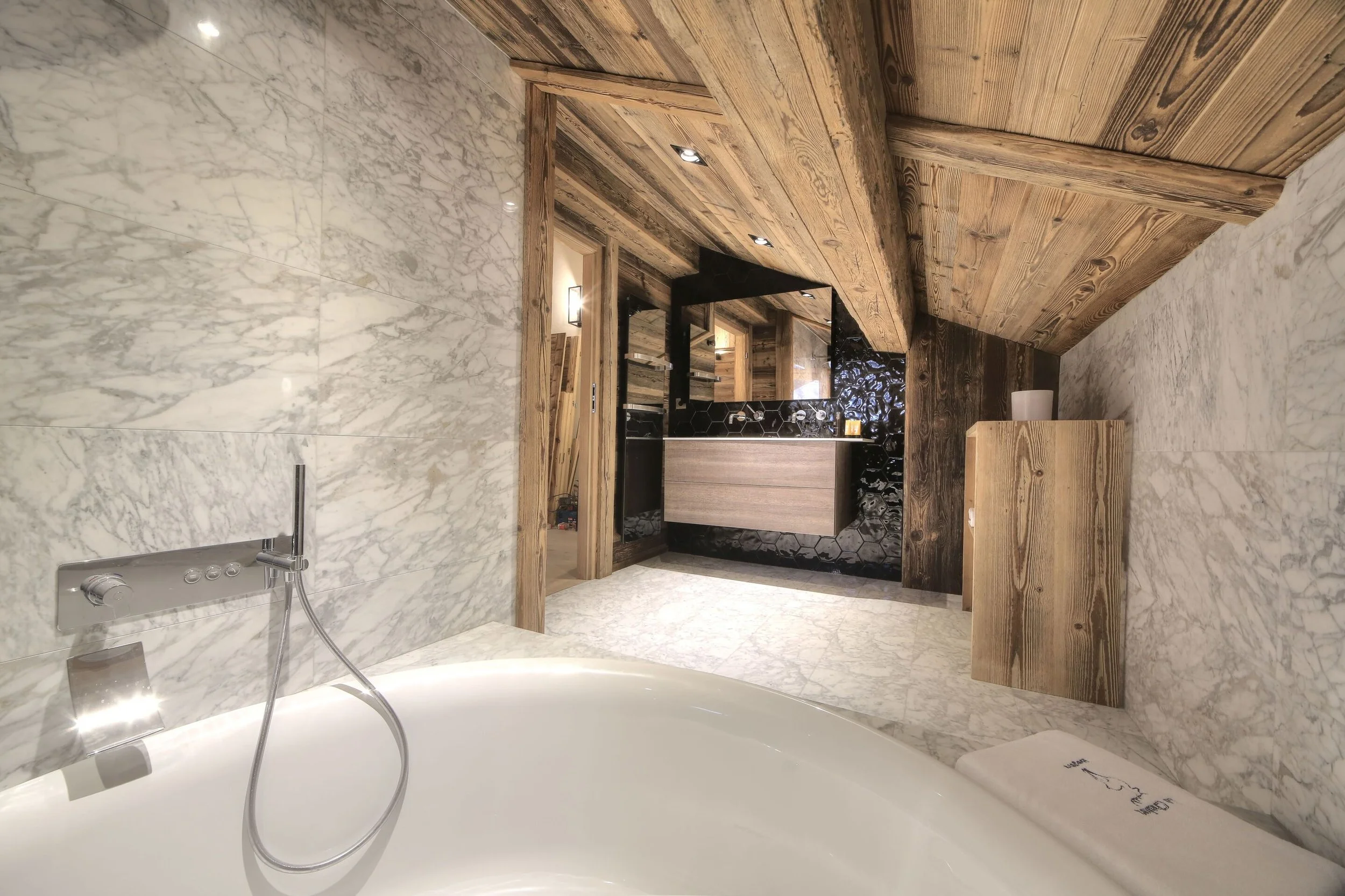 Luxury chalet for rent in Megève Mont Blanc bathroom