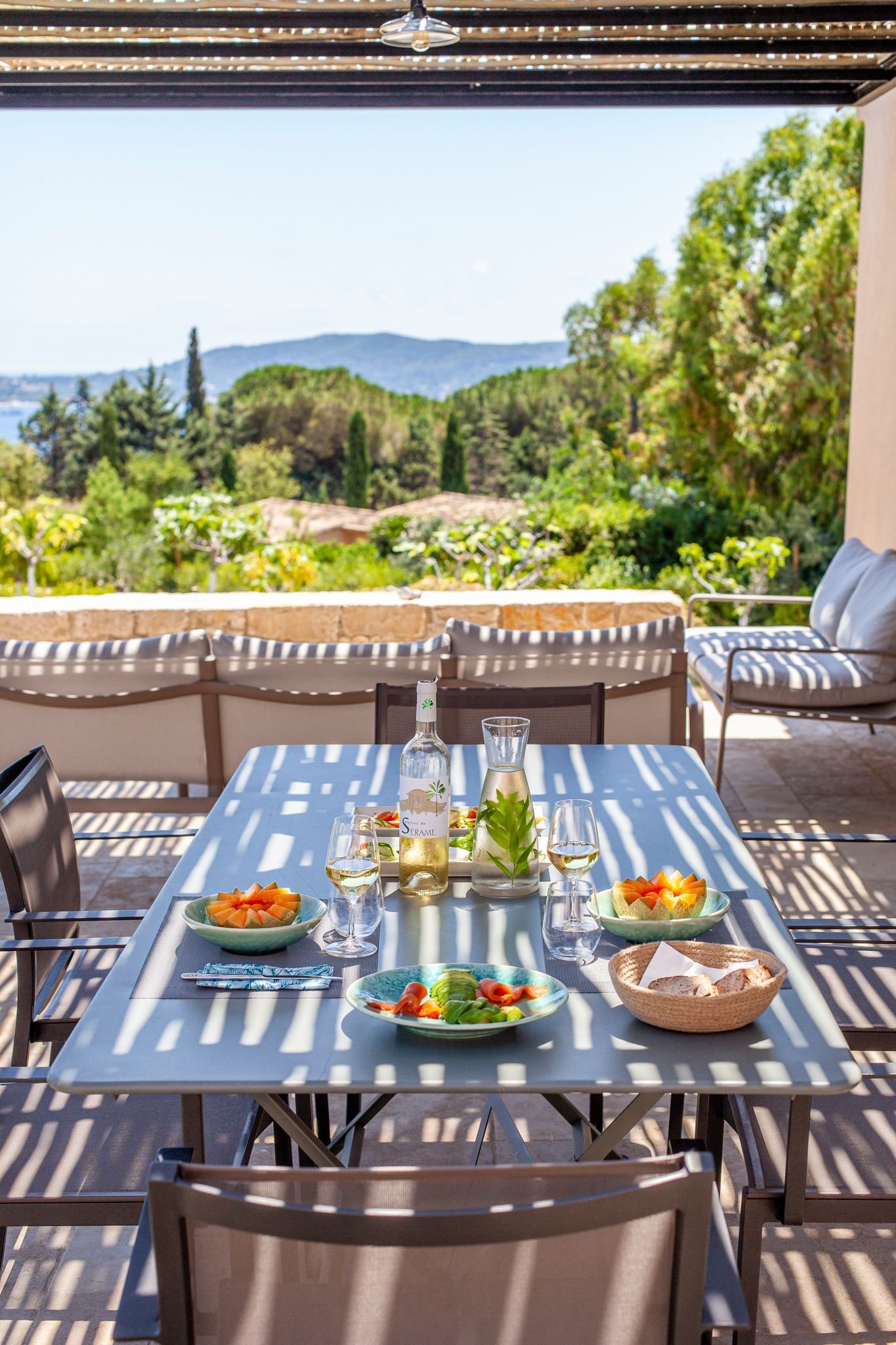 villa beauvallon table