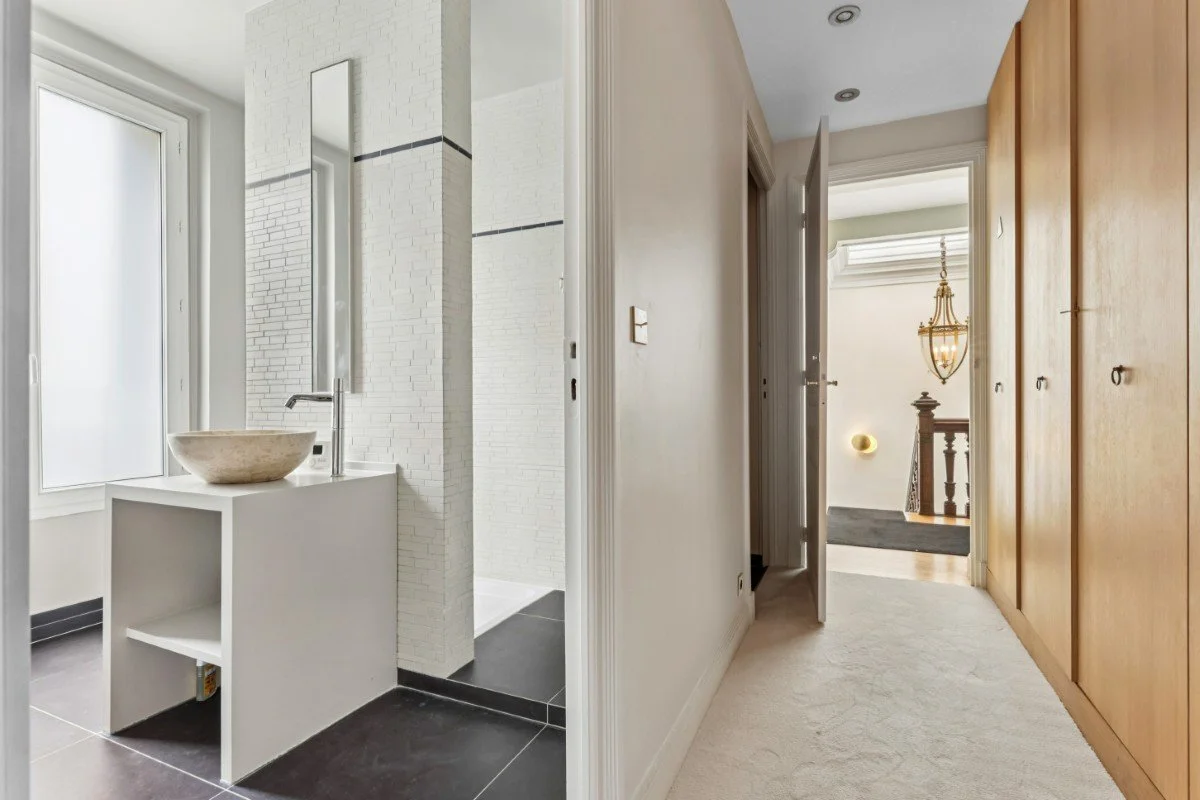 luxury home paris auteuil bathroom