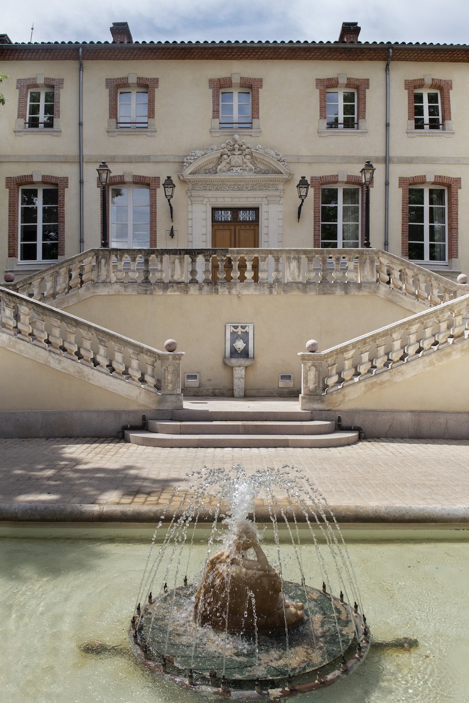 Marseille Château fountain garden