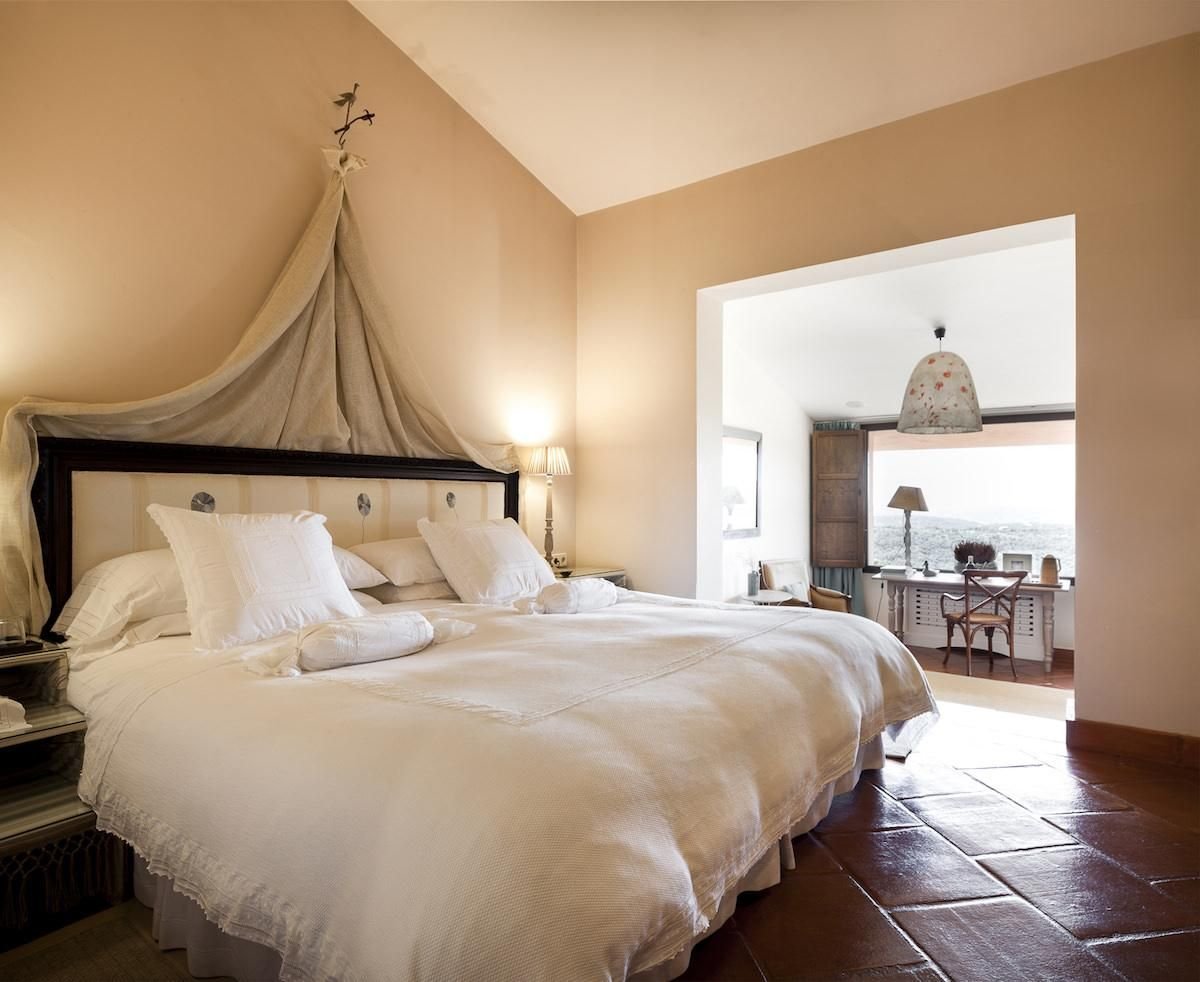 luxury villa Castille bedroom