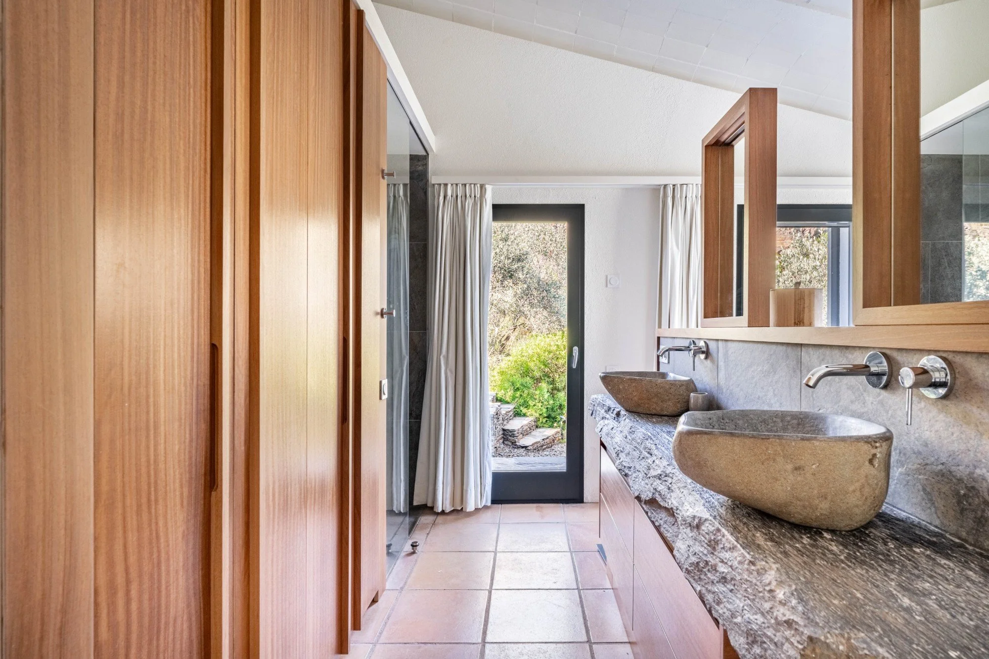 Luxury villa Cadaqués Finca bathroom