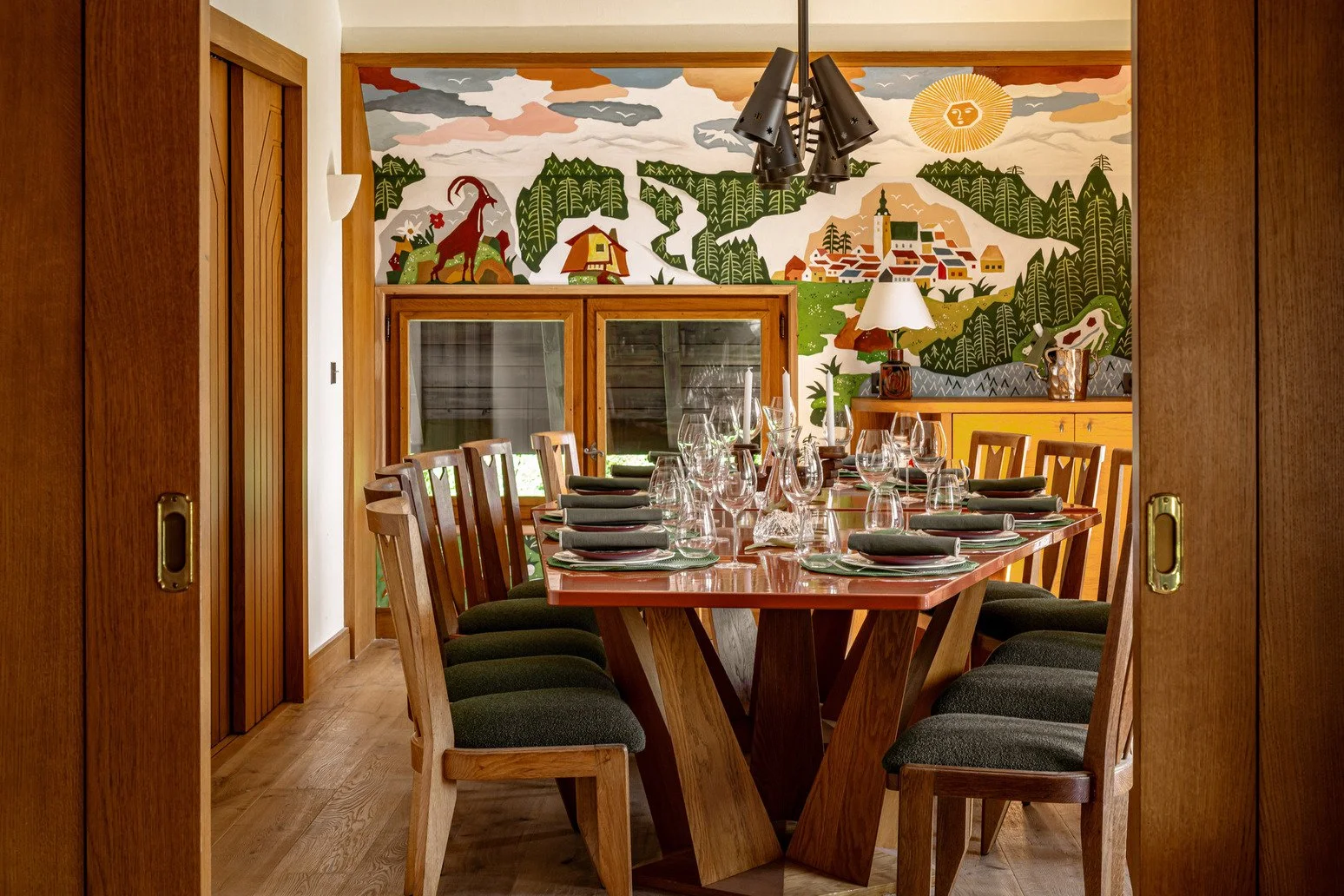 luxury chalet to rent in Megève Blanche dining room