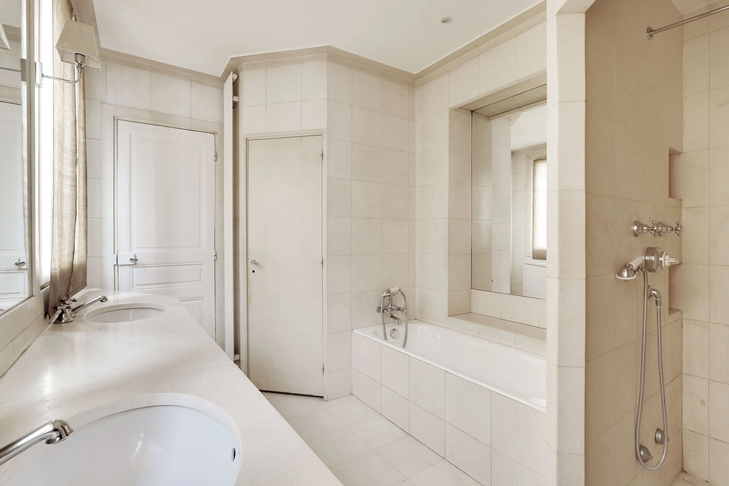 Luxury Appartment Paris Solferino bathroom