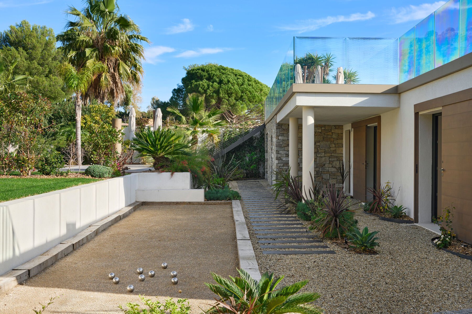 Luxury villa in La Ciotat pétanque court