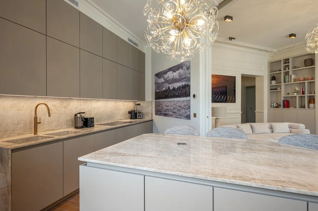 Paris Montaigne - Luxury apartment kitchen