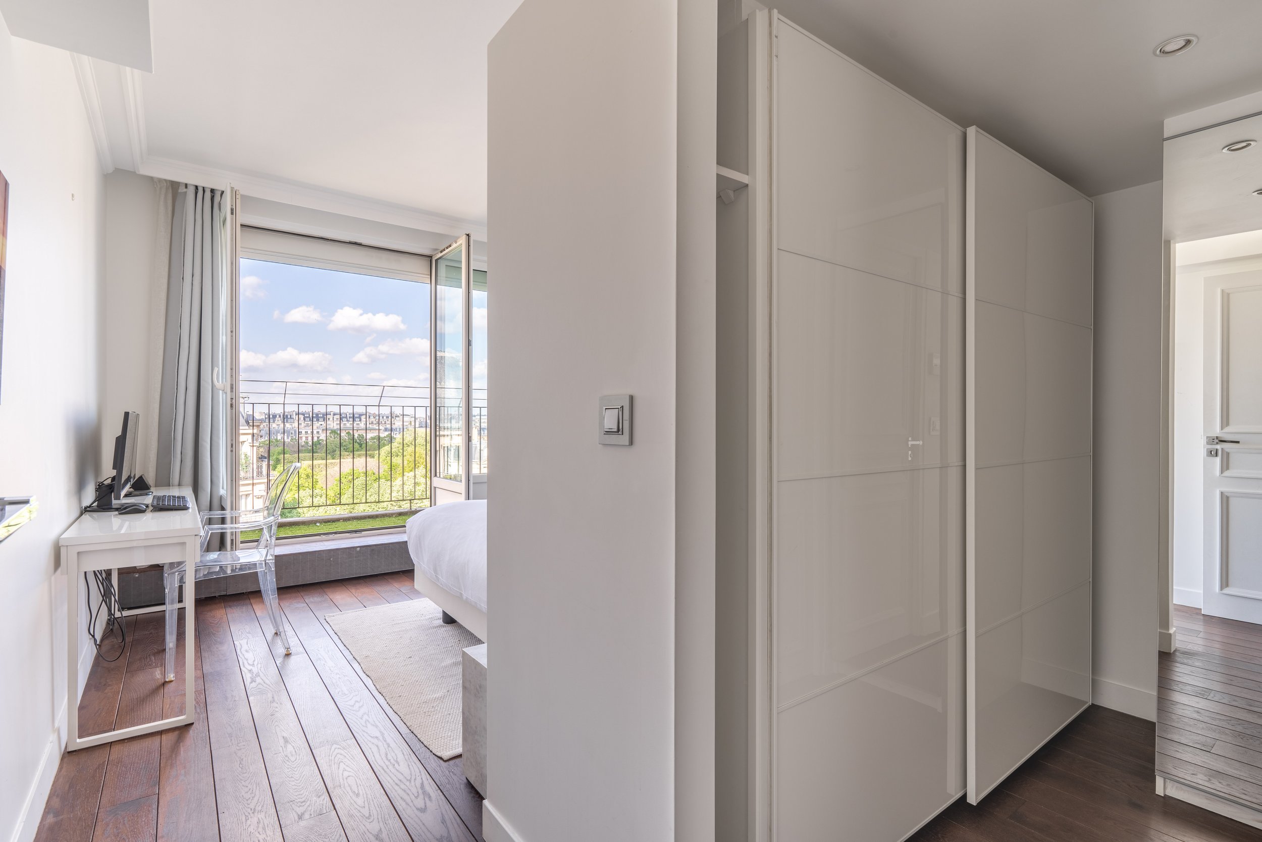 Apartment terrace Paris Eiffel dressing