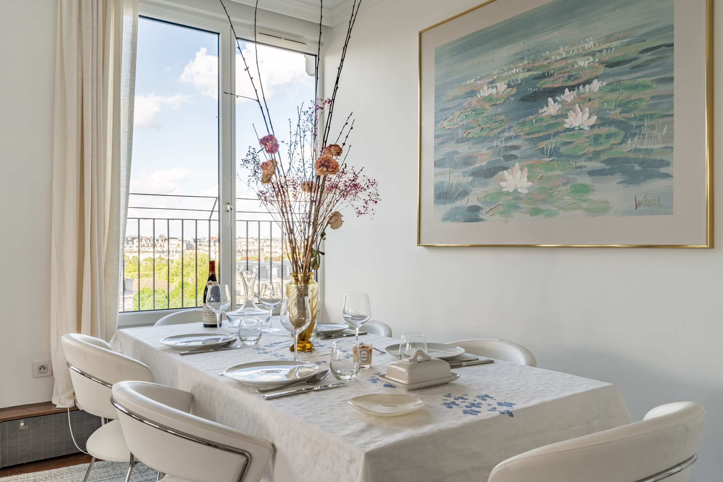 Apartment terrace Paris Eiffel table