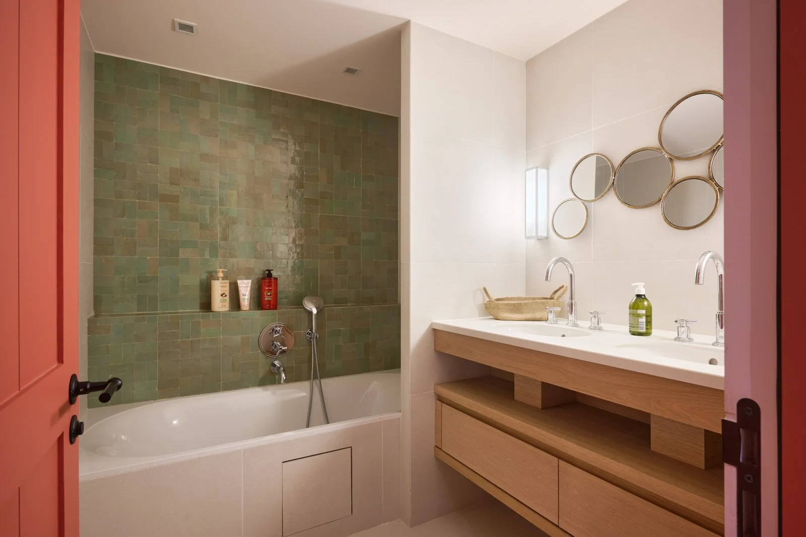 luxury wedding in Beauvalllon bathroom