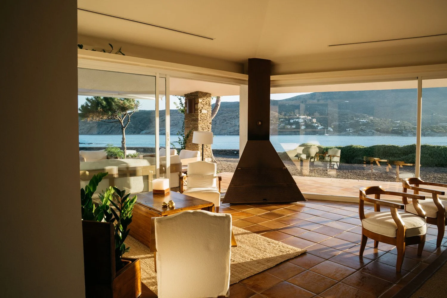 Luxury villa rental cadaques oliveres living room