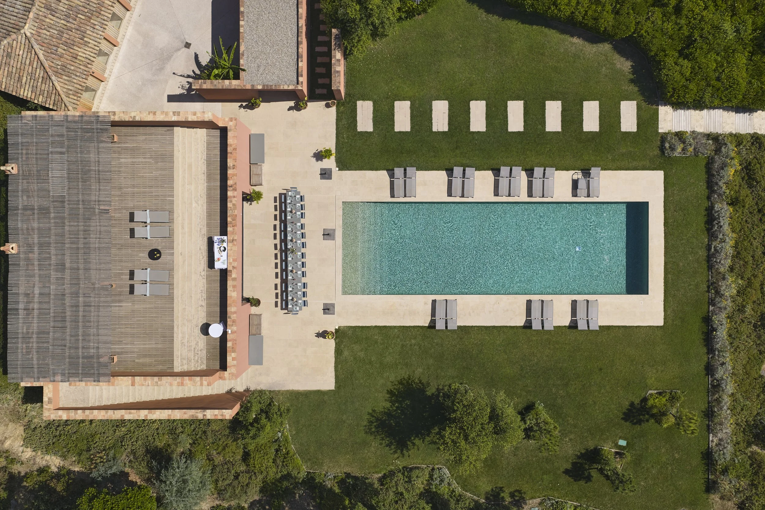 Gala dinner outdoor pool with pool house