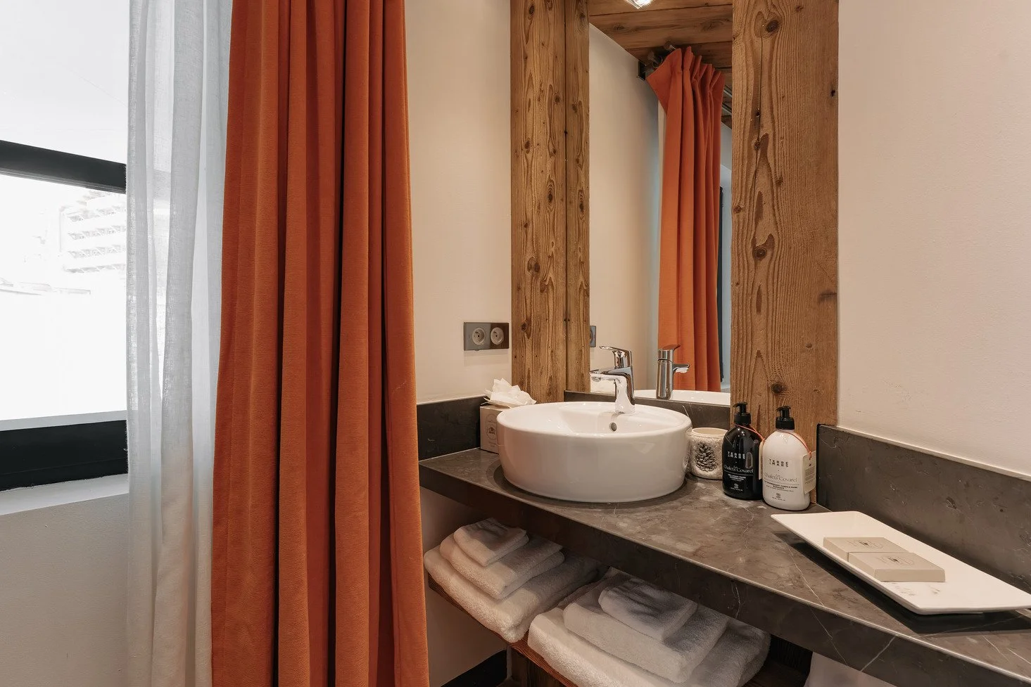 luxury chalet val d'isère bellevarde bathroom