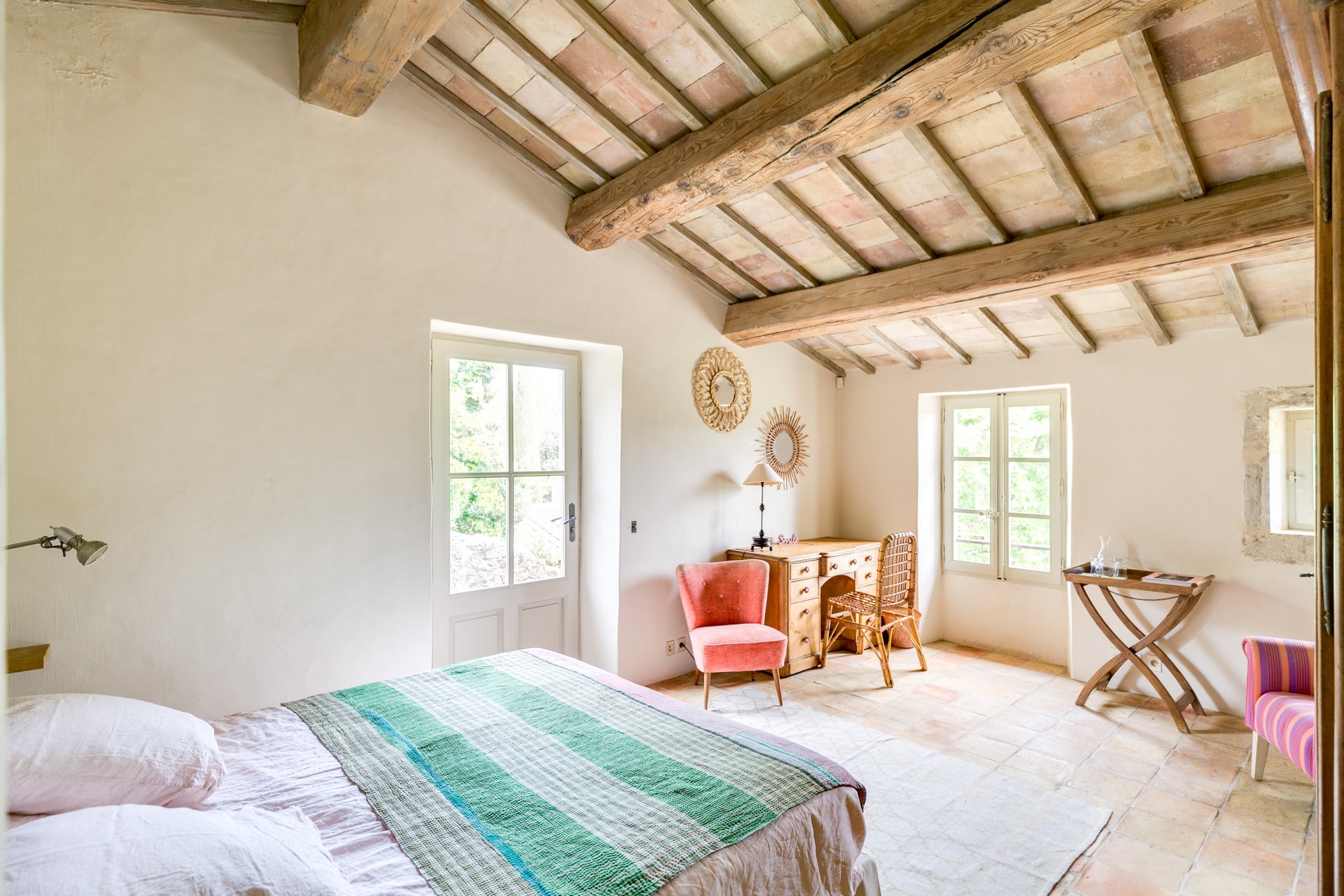Eygalieres villa rental bedroom