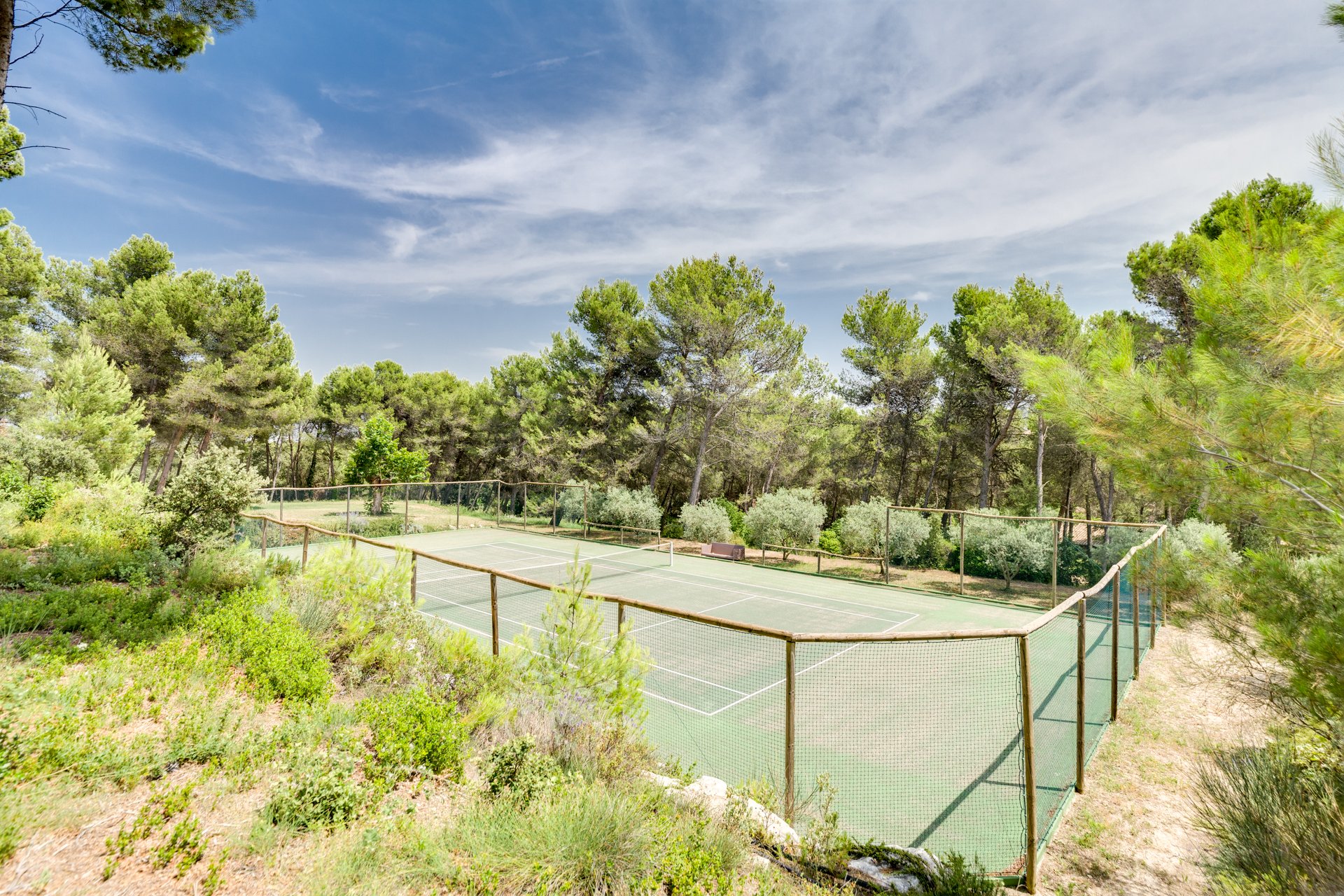 luxury villas with tennis court