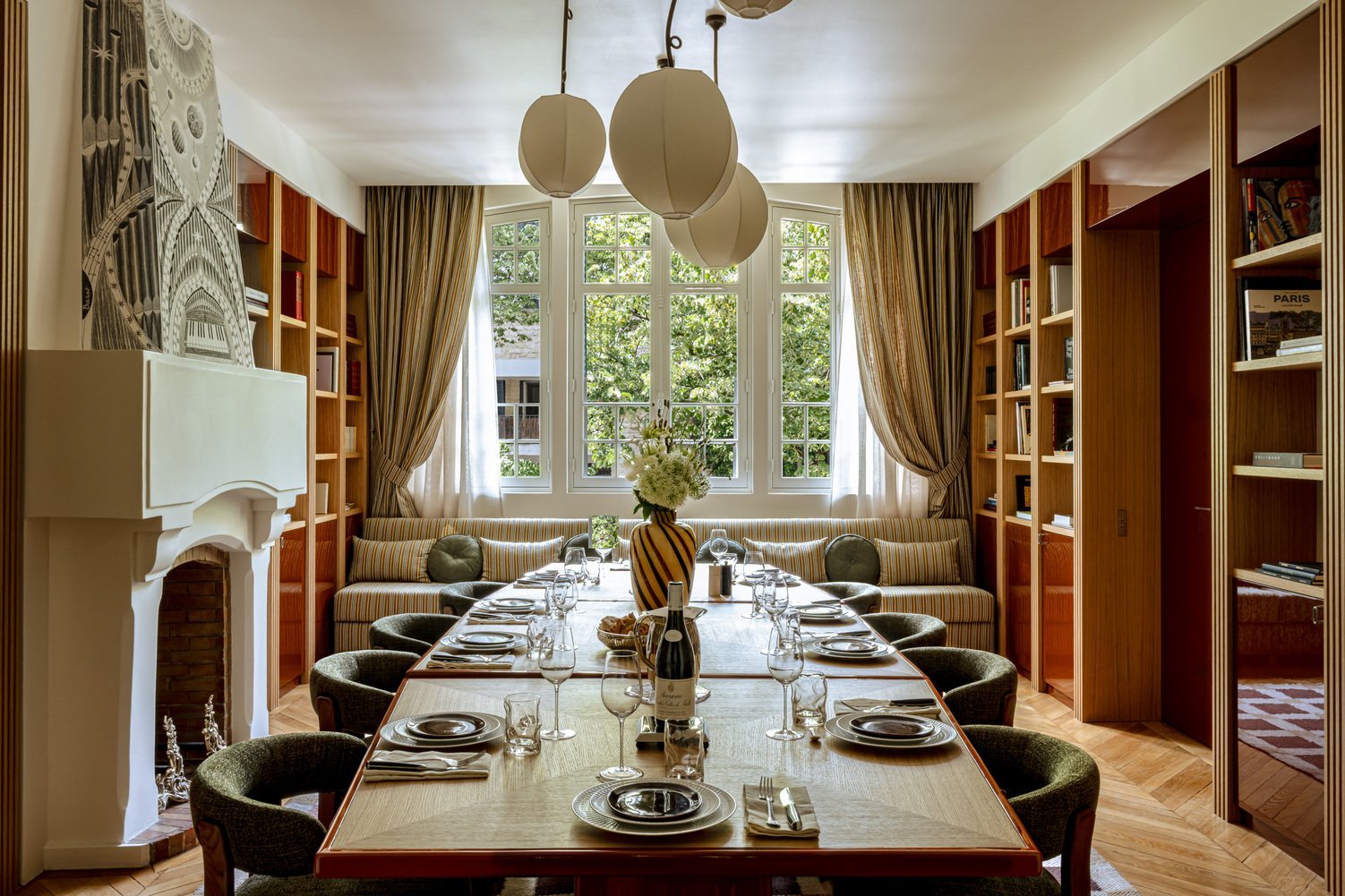 luxury house for rent in Paris Montmartre dining room
