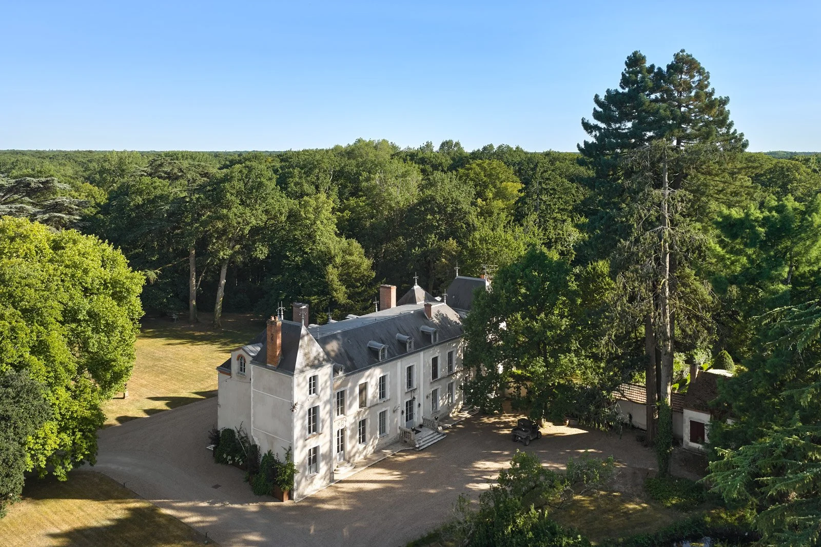 Luxury corporate retreat in Loire near Paris