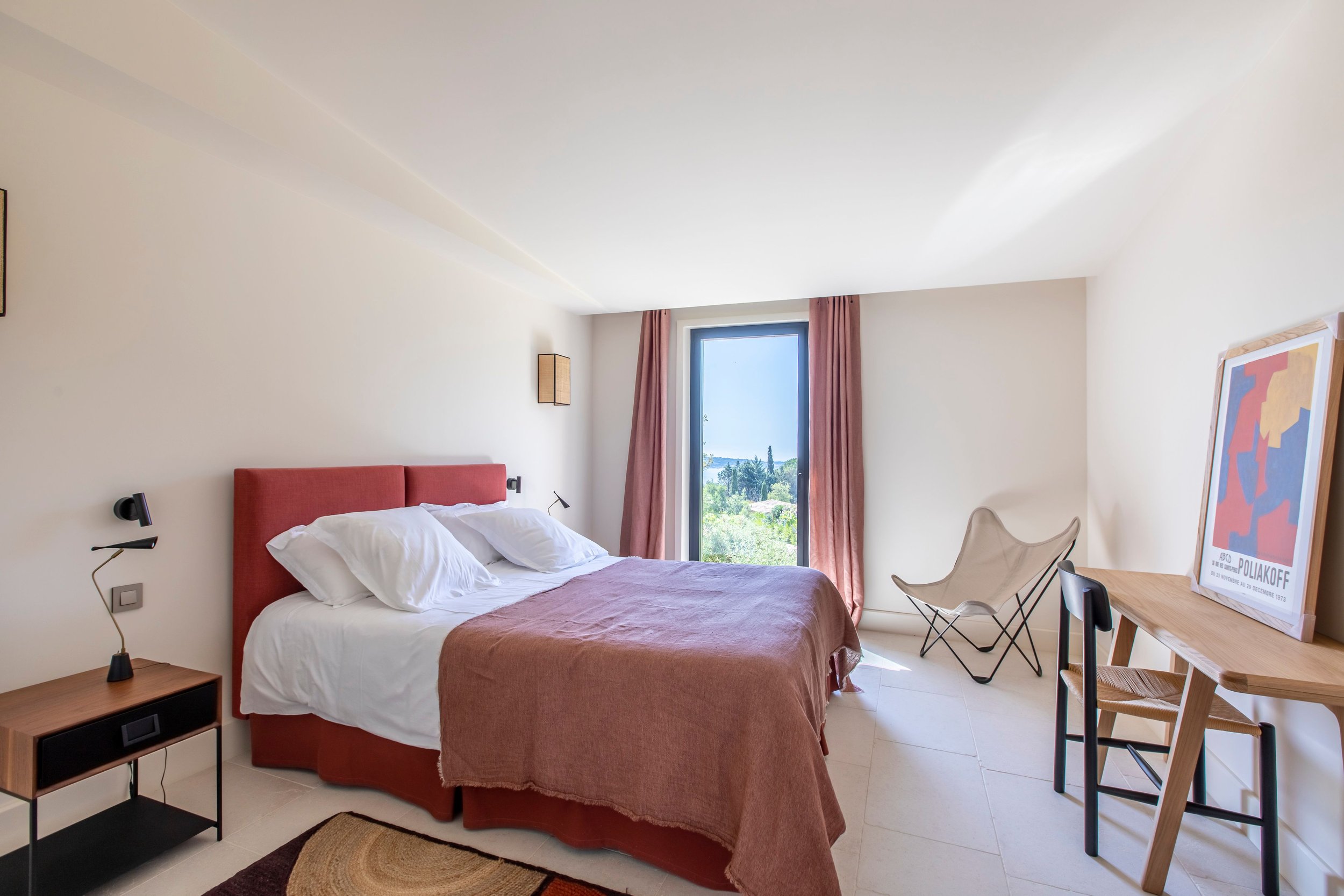villa beauvallon bedroom