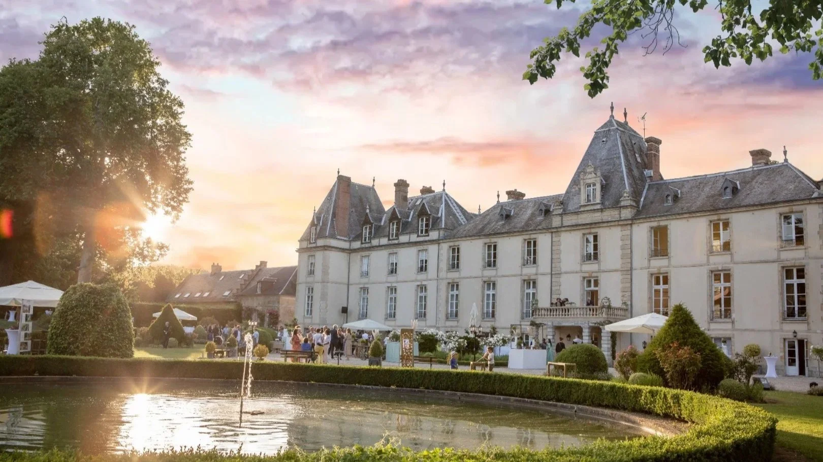 micro wedding in a french château