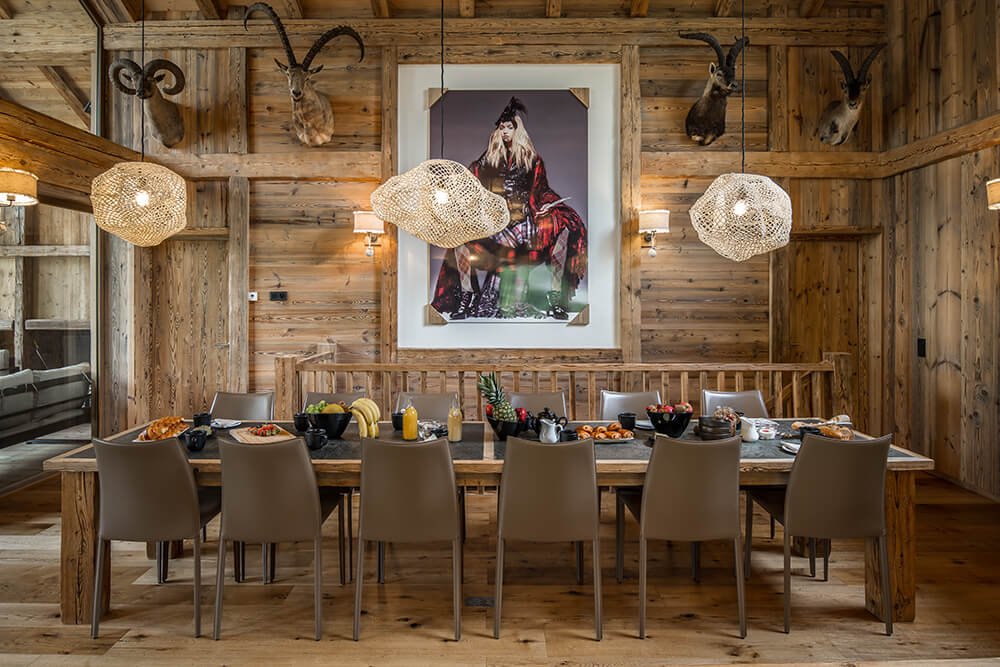 alaska lodge val d'isere diner table