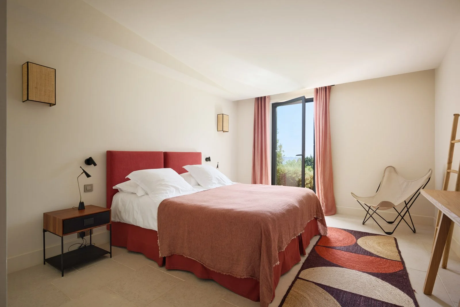 Luxury villa rental Beauvallon bedroom