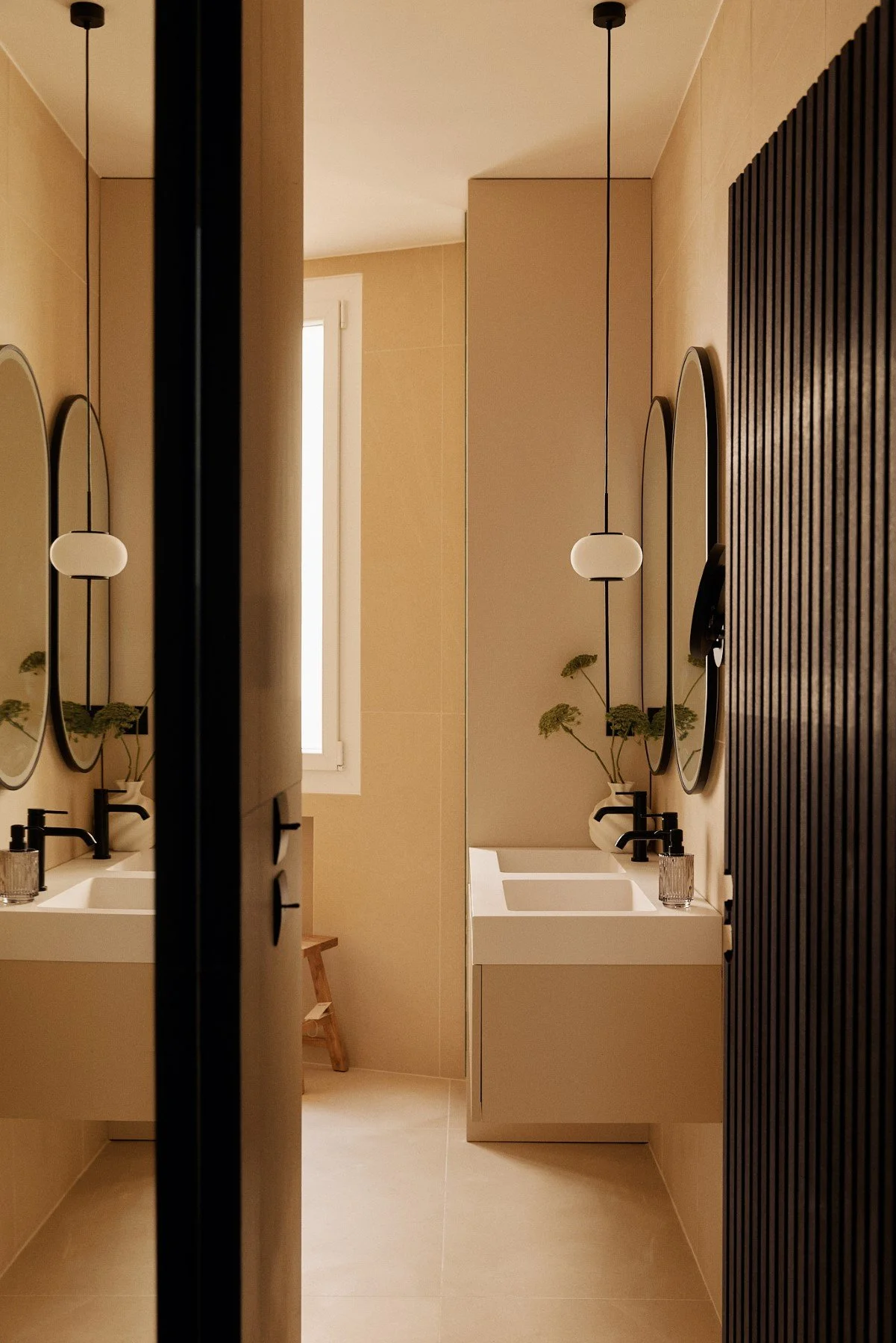 luxury apartment in the 6th bathroom