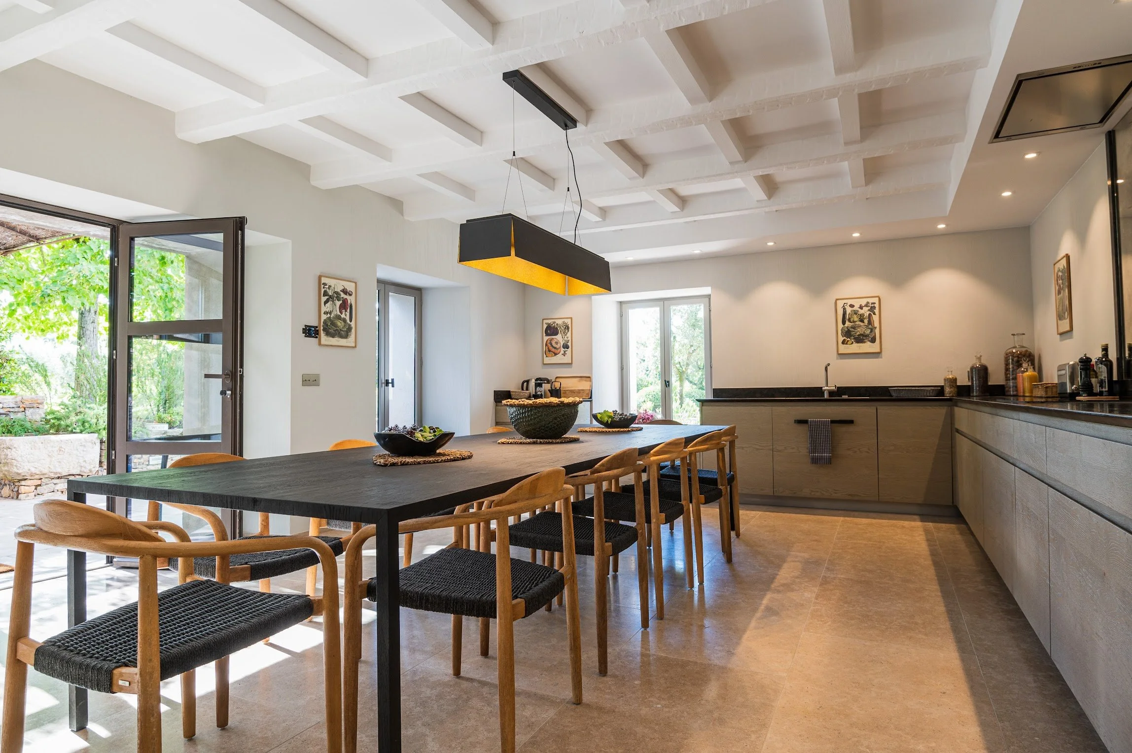 vineyard vacation rentals in France dining room