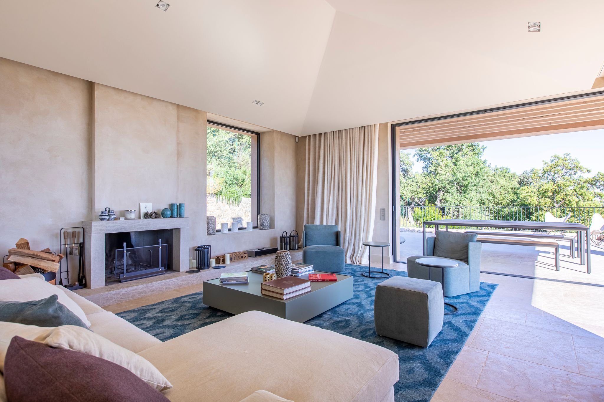 villa beauvallon living room