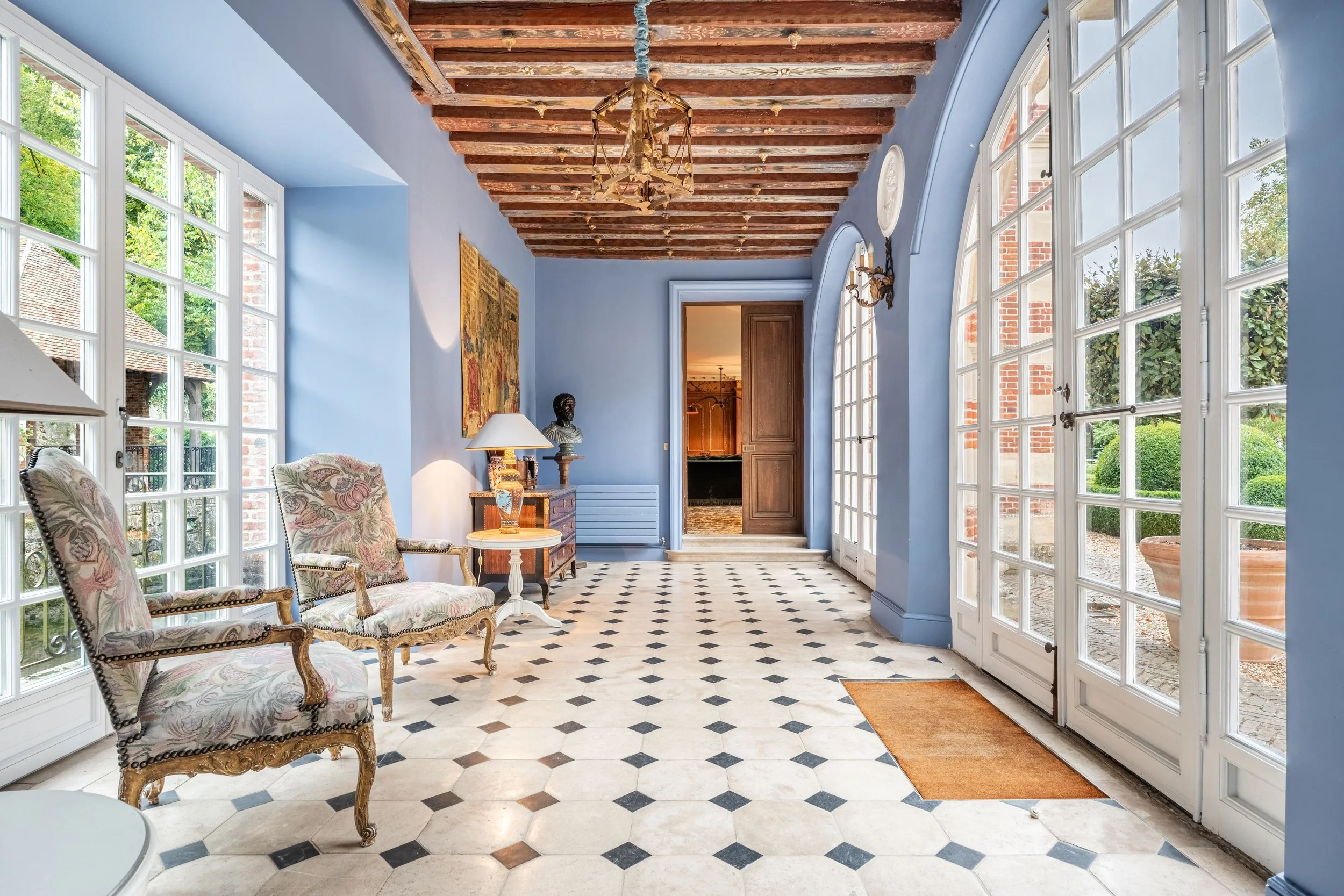 luxury villa lyons la forêt lounge area