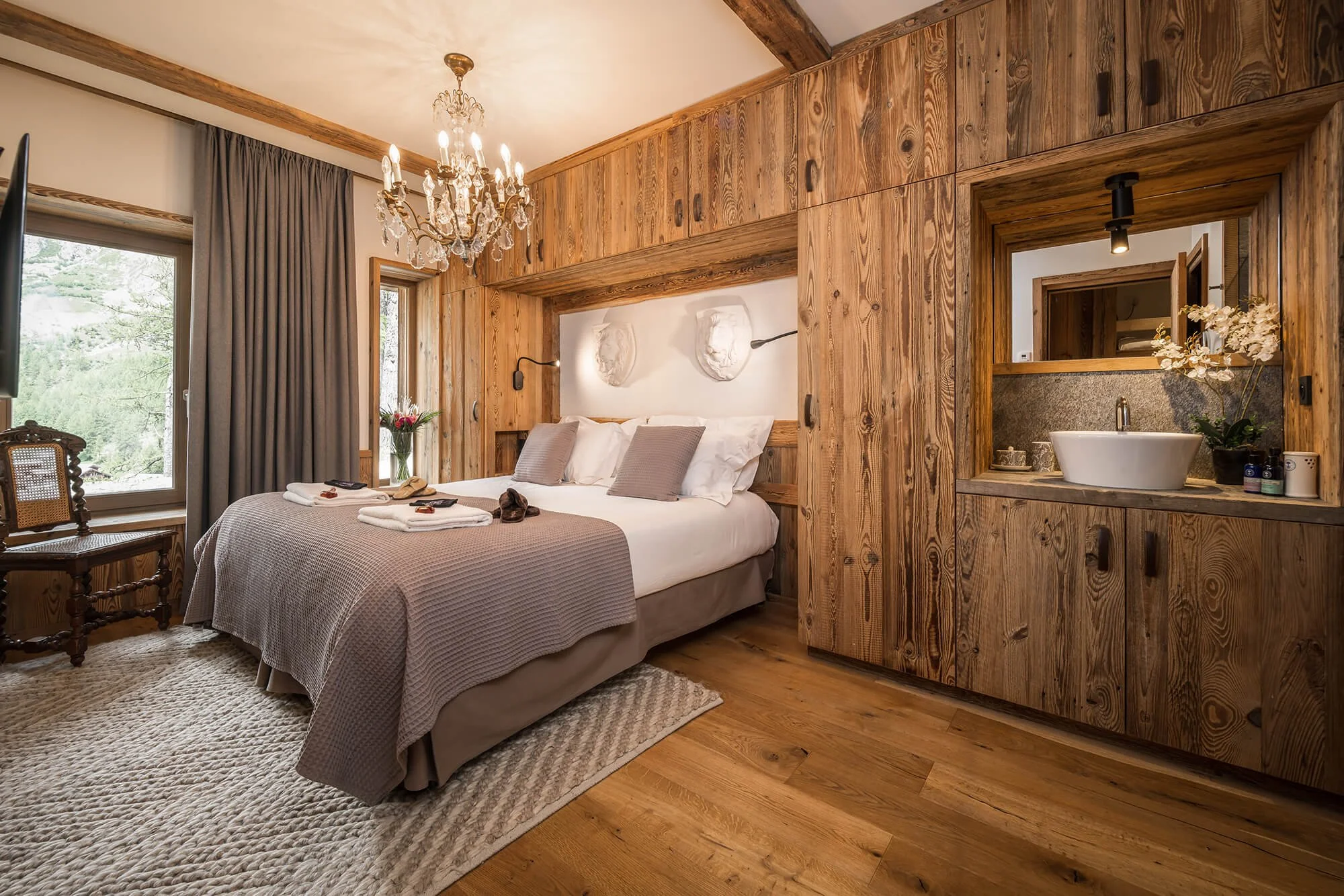 catered ski chalets bedroom