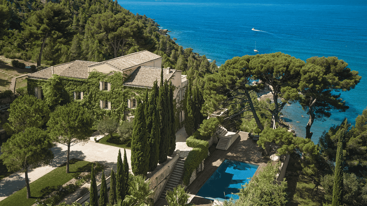 remote beach house rental​