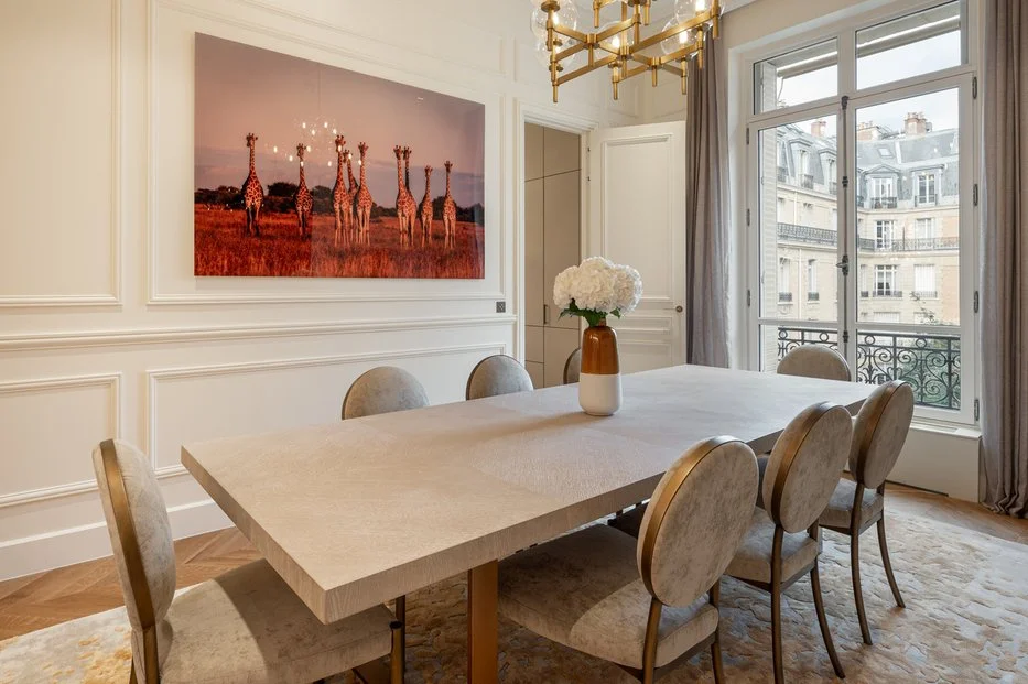 Paris Montaigne - Luxury apartment dining room