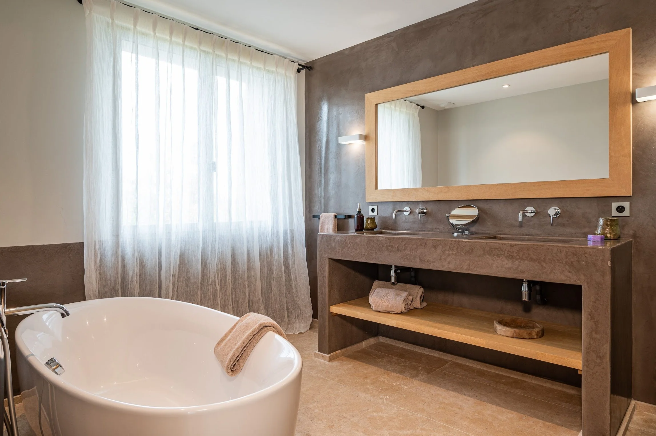 Saint-Maximin Luxury Villa bedroom