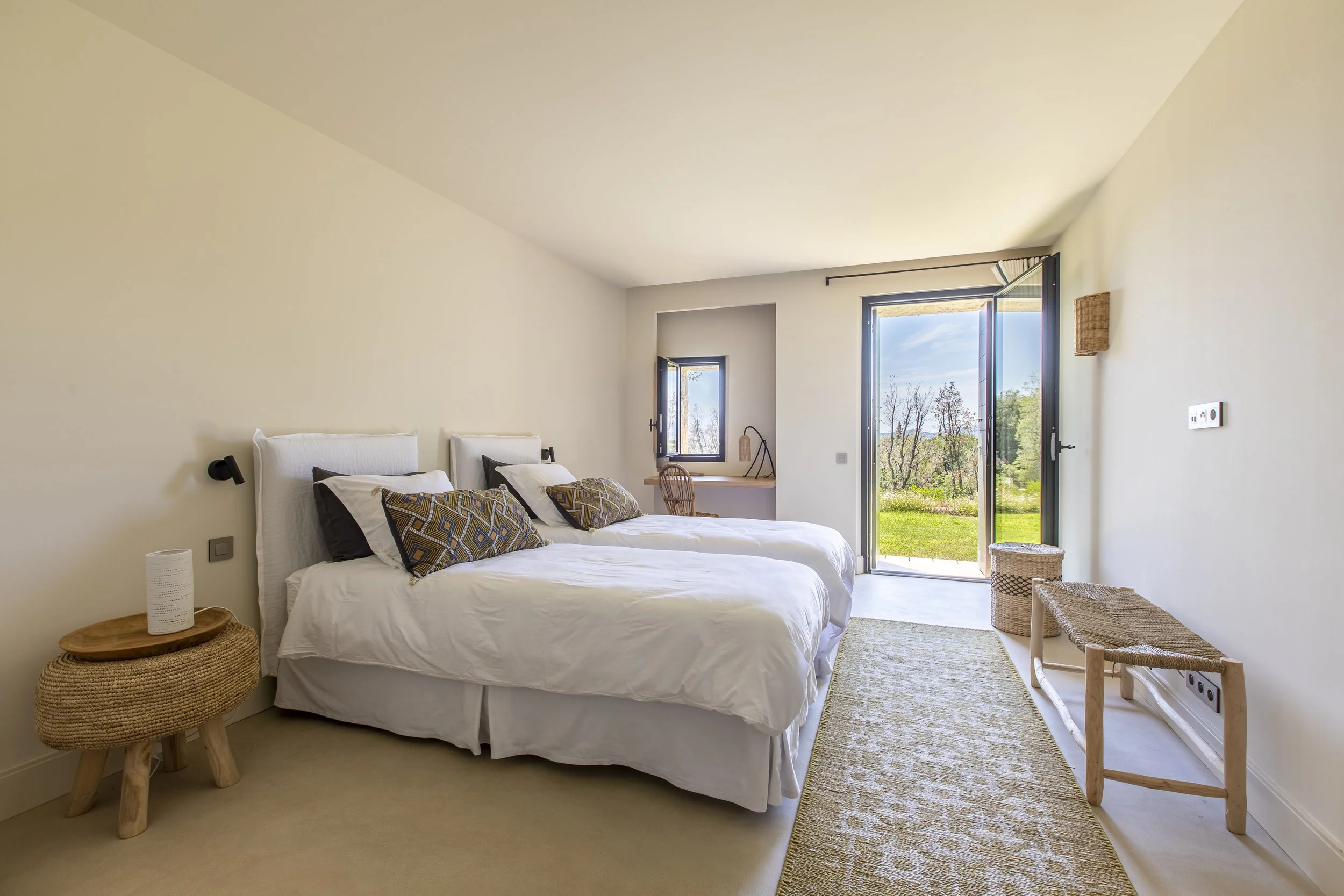 villa beauvallon bedroom
