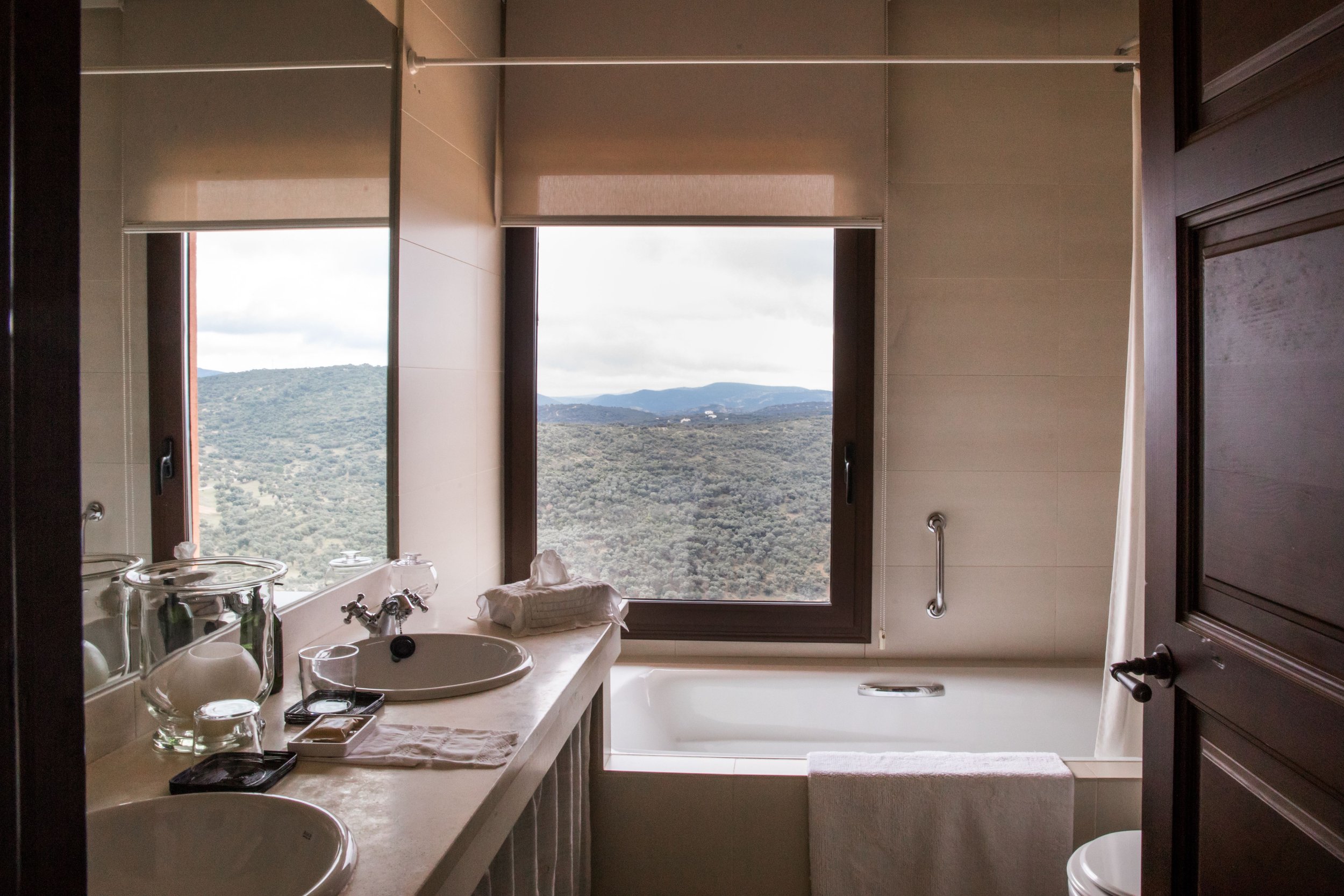 luxury villa Castille bathroom