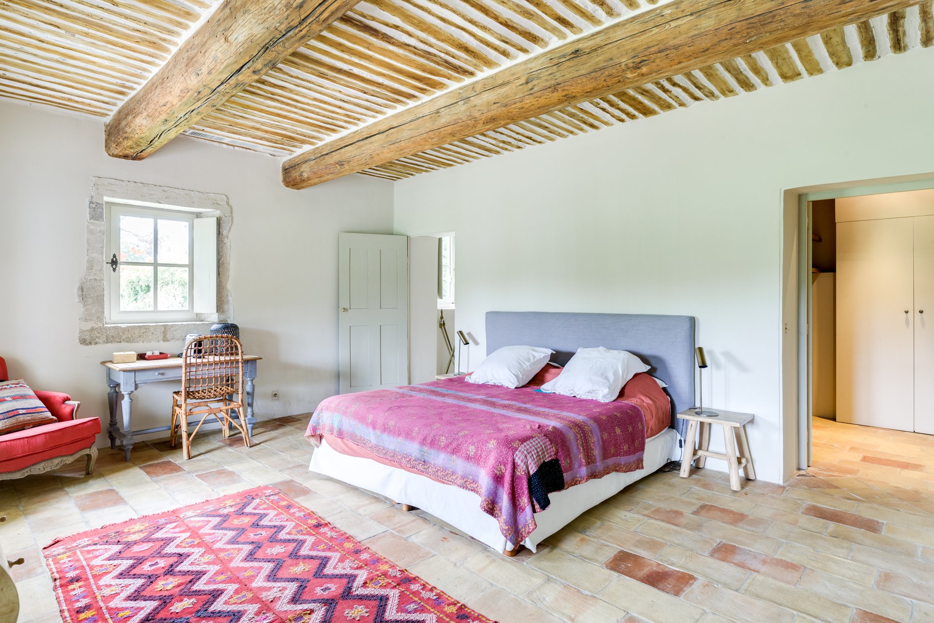 Eygalieres villa rental bedroom