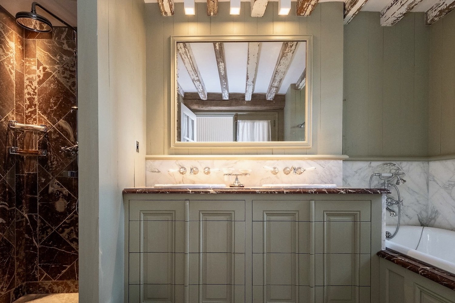 luxury villa Île de Ré bathroom