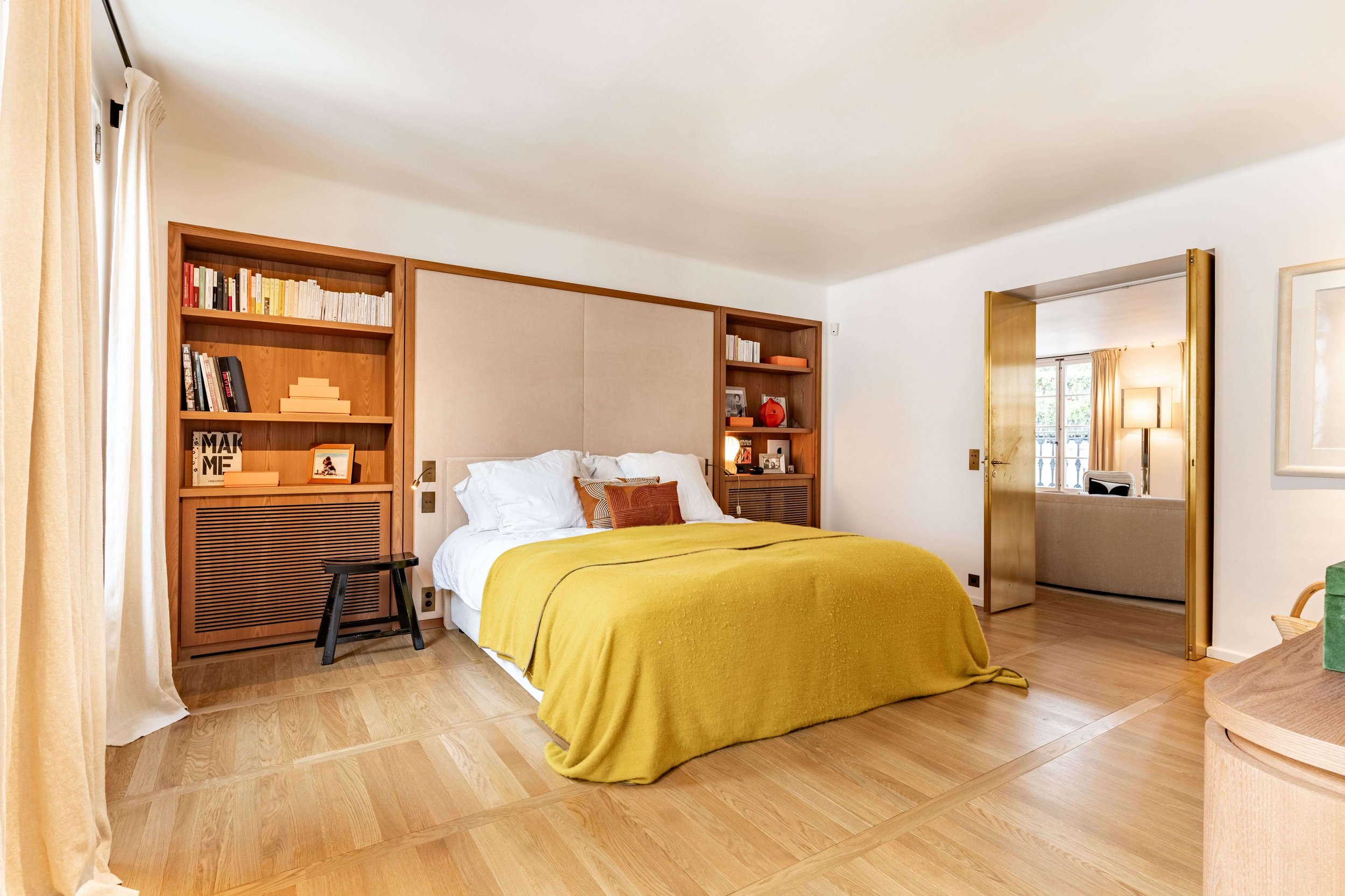 paris corporate housing bedroom