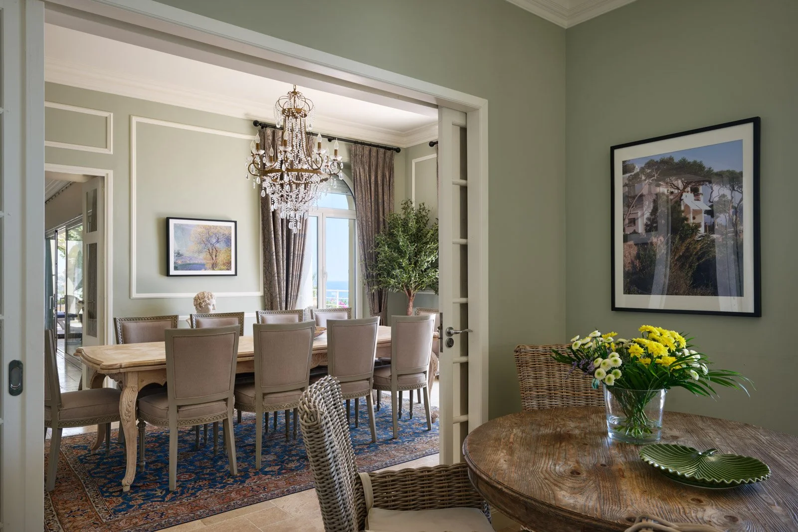 luxury villa in South of France in Sainte-Maxime sea-view dining room