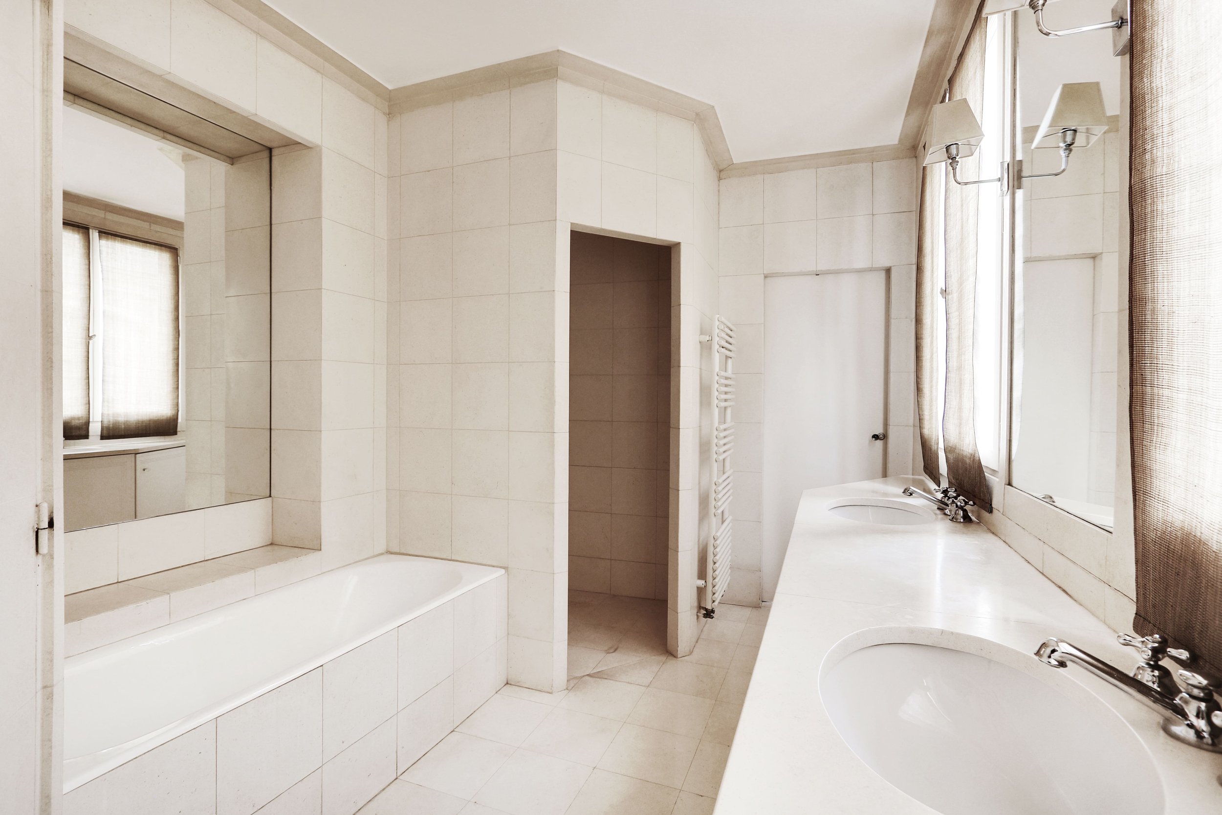 Luxury Appartment Paris Solferino bathroom