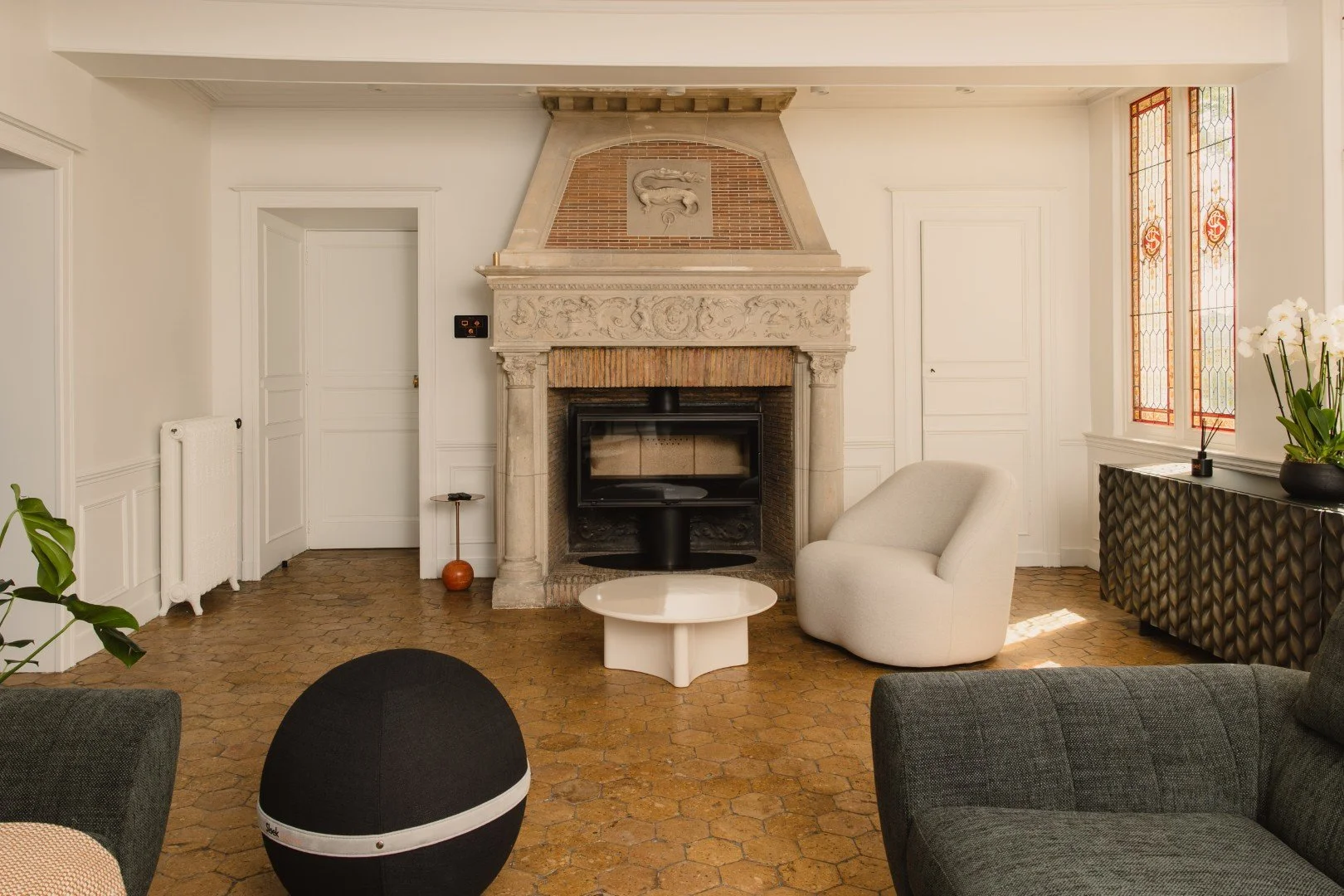 luxury villa vexin lounge area