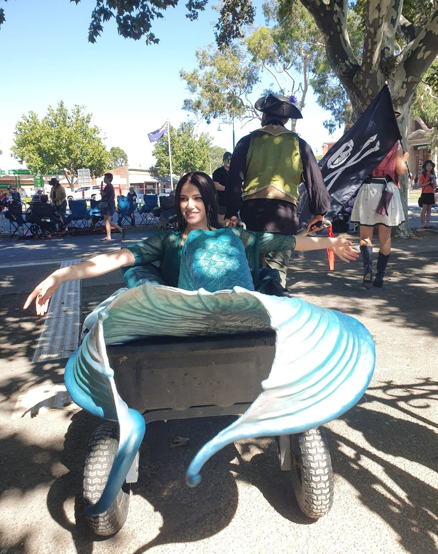 πβ¨ Just after a refreshing dip in the fountain, because why not? π§‍βοΈπ¦
@eaglehawkfestivals
#mermaid #professionalmermaid #mermaidtay #themermaidtay #thefountainmermaid #siliconemermaidtail #mernation
