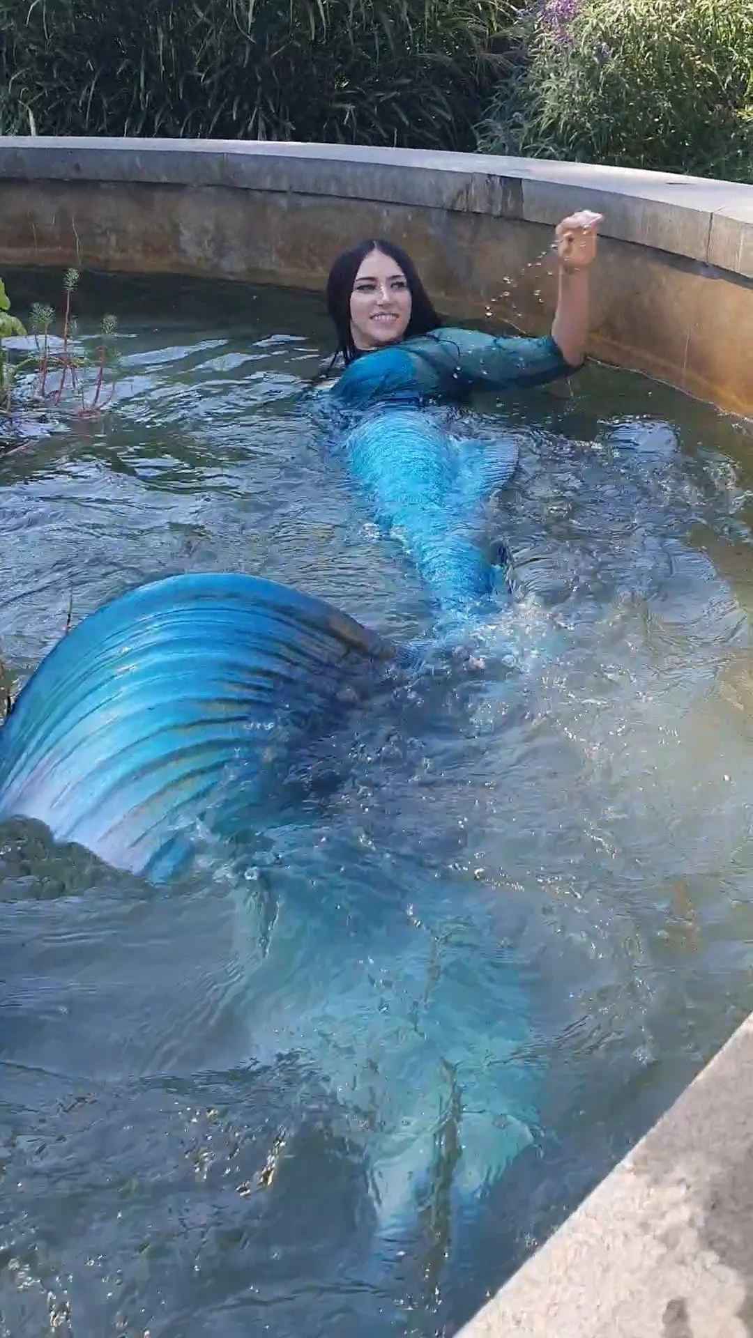 I swam over to the Dahlia and Arts Festival on the weekend, what a magical fountain to swim in! π§‍βοΈβ²οΈ
Mermaid Tay is Country Victoria’s first and only professional mermaid. Available for bookings and events. mermaidtay.com
Video @janel